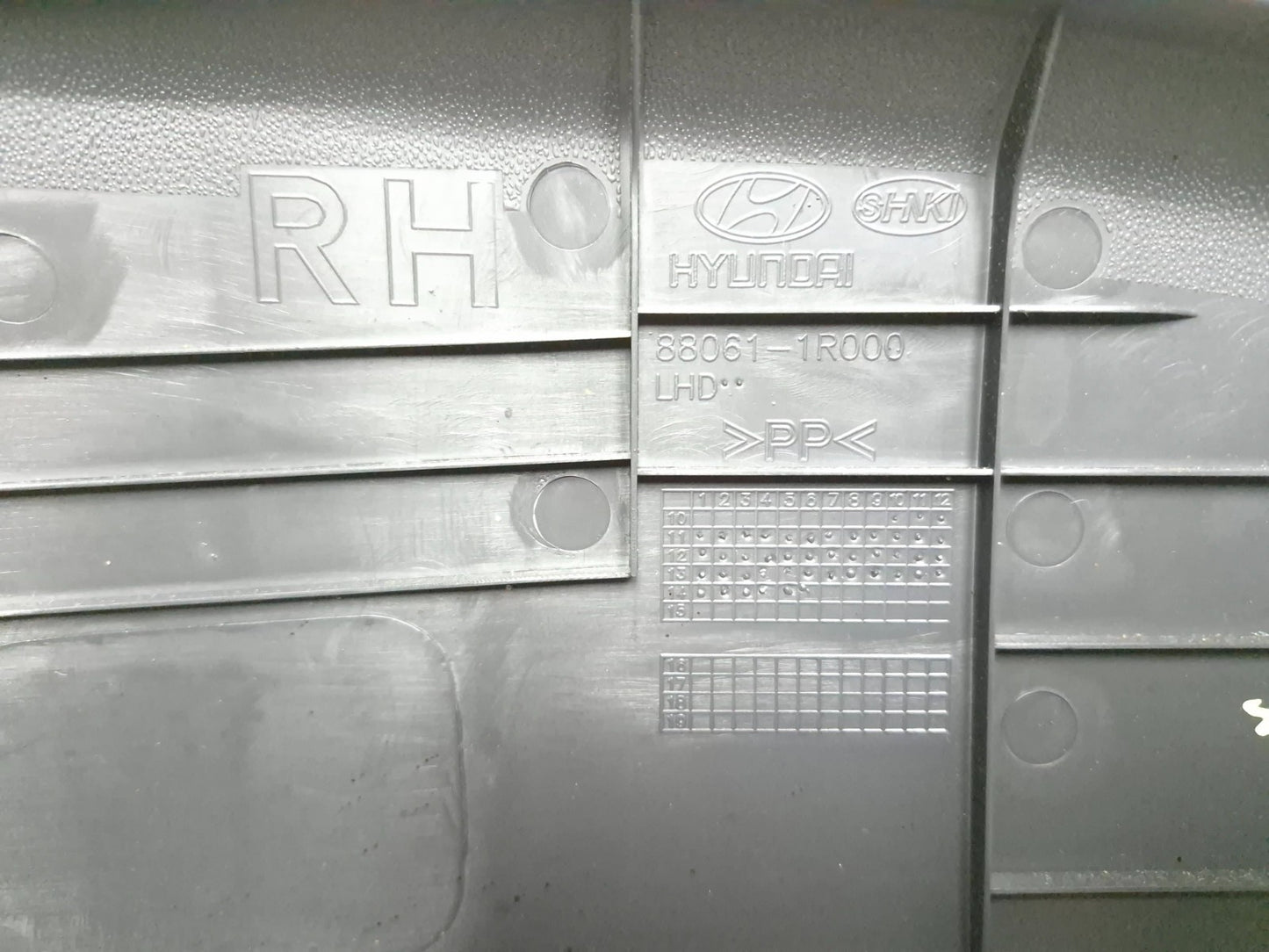 2014 Hyundai Accent Seat Side Cover Trim Front Passenger Right OEM