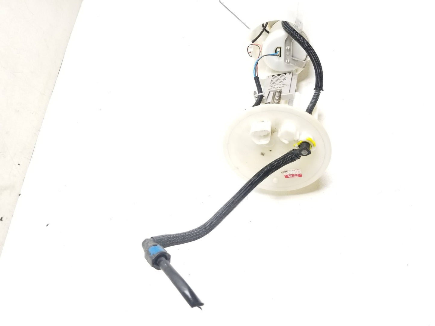 11-17 Lexus CT200h Fuel Pump 77020-76011 Oem✅