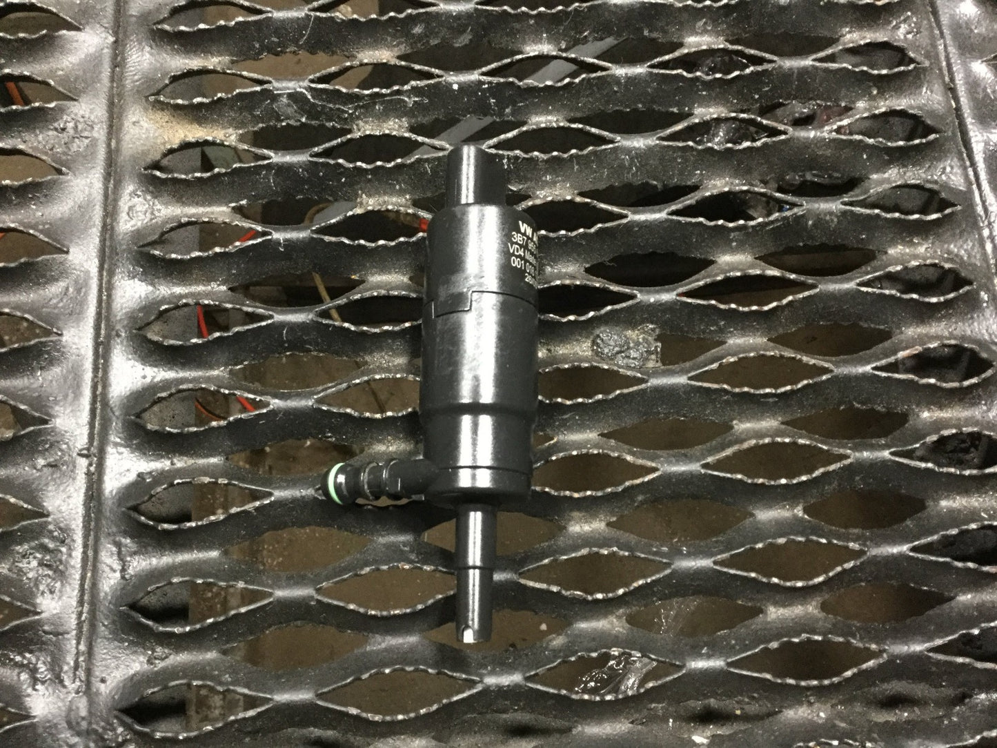 05 06 07 08 09 00 Audi A4 Headlight Washer Pump 3b7955681 OEM