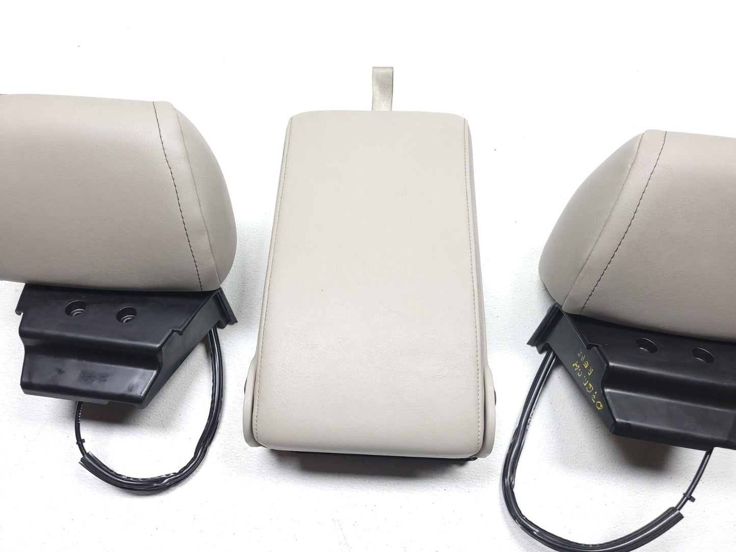 2007 Jeep Grand Cherokee Rear Headrest 2pcs W/ Center Armrest OEM