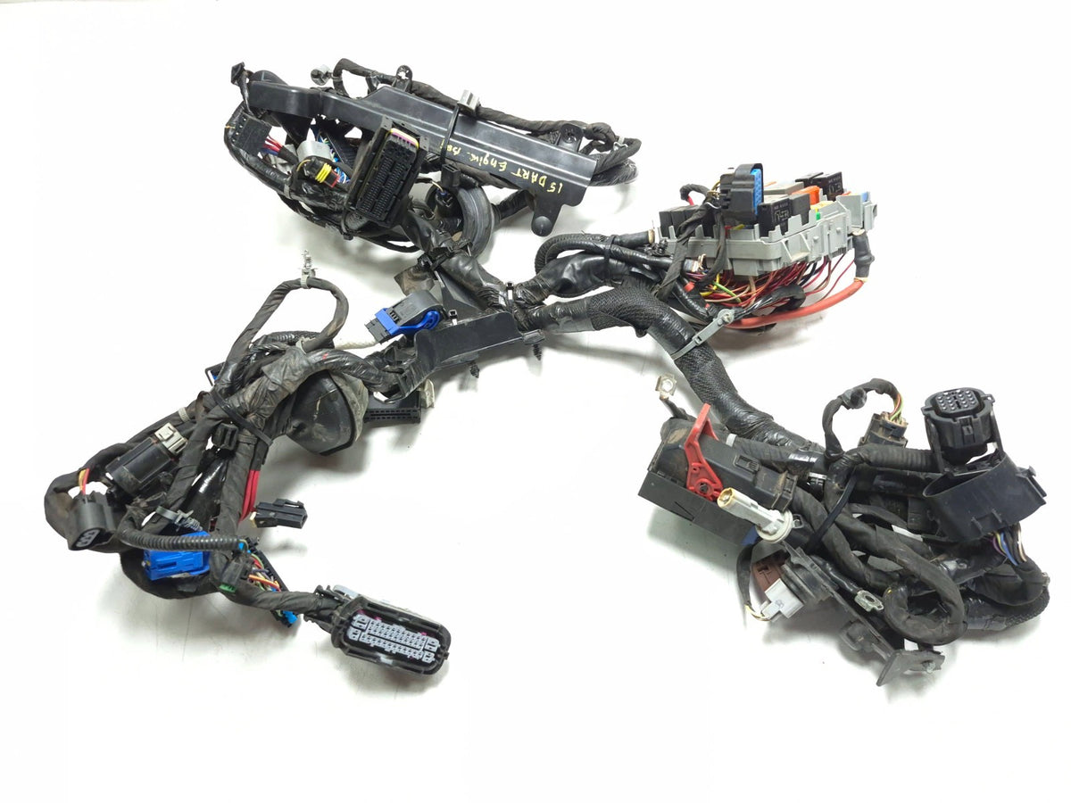 2015 Dodge Dart Engine Bay Wire Harness & Fuse Box 2.4l OEM