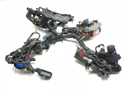 2015 Dodge Dart Engine Bay Wire Harness & Fuse Box 2.4l OEM