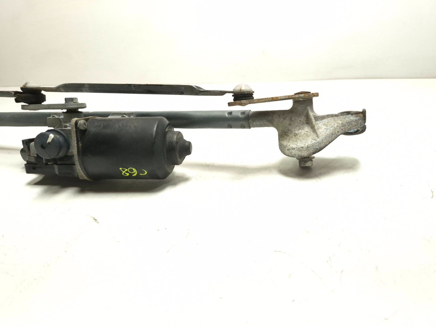 2007 Toyota Corolla Windshield Wiper Motor W/ Linkage OEM
