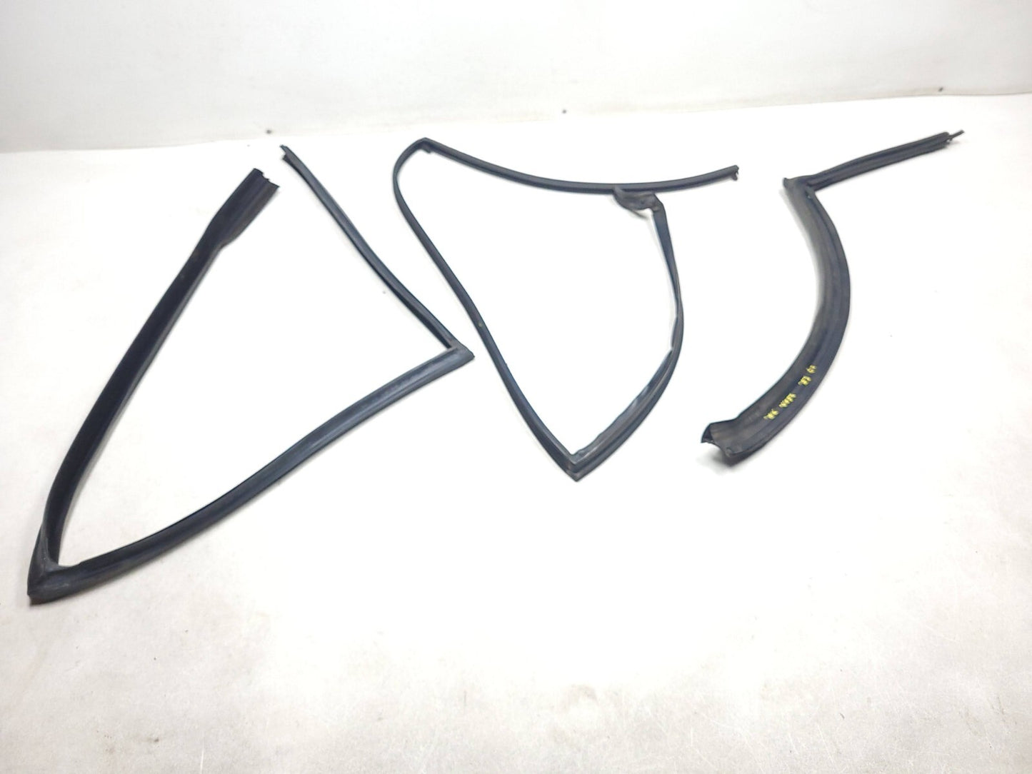 2007 Range Rover Rear Door Molding & Weatherstrip Seal Driver Side Left Set OEM