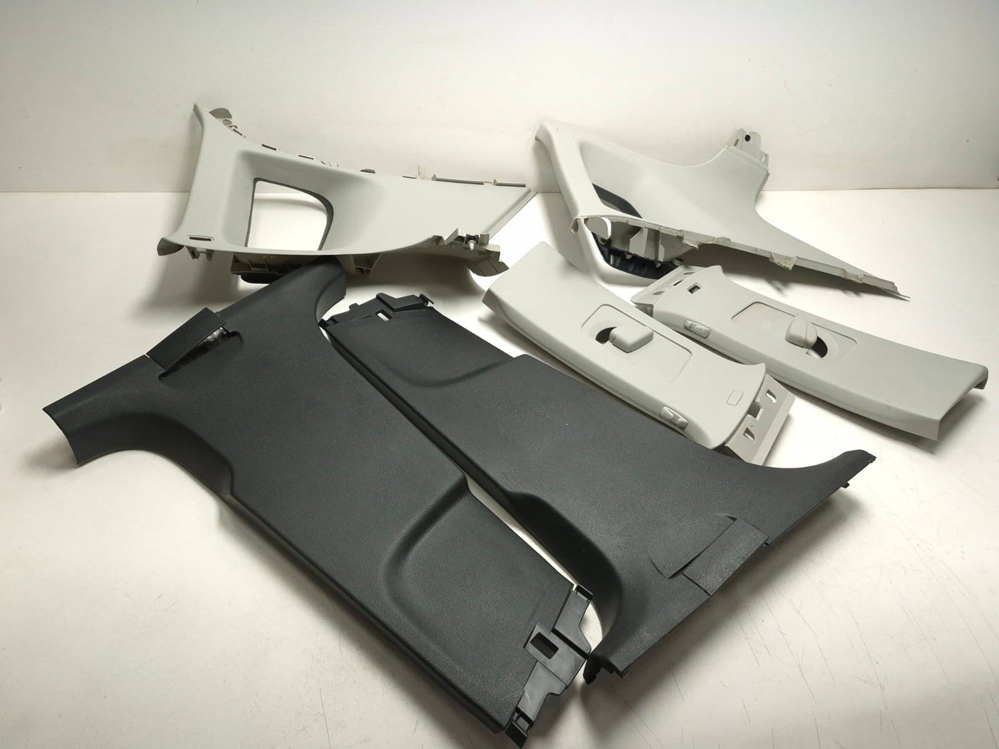 2011 Volkswagen Tiguan B C Pillar Cover Trim Panel Left & Right 6 Pcs OEM