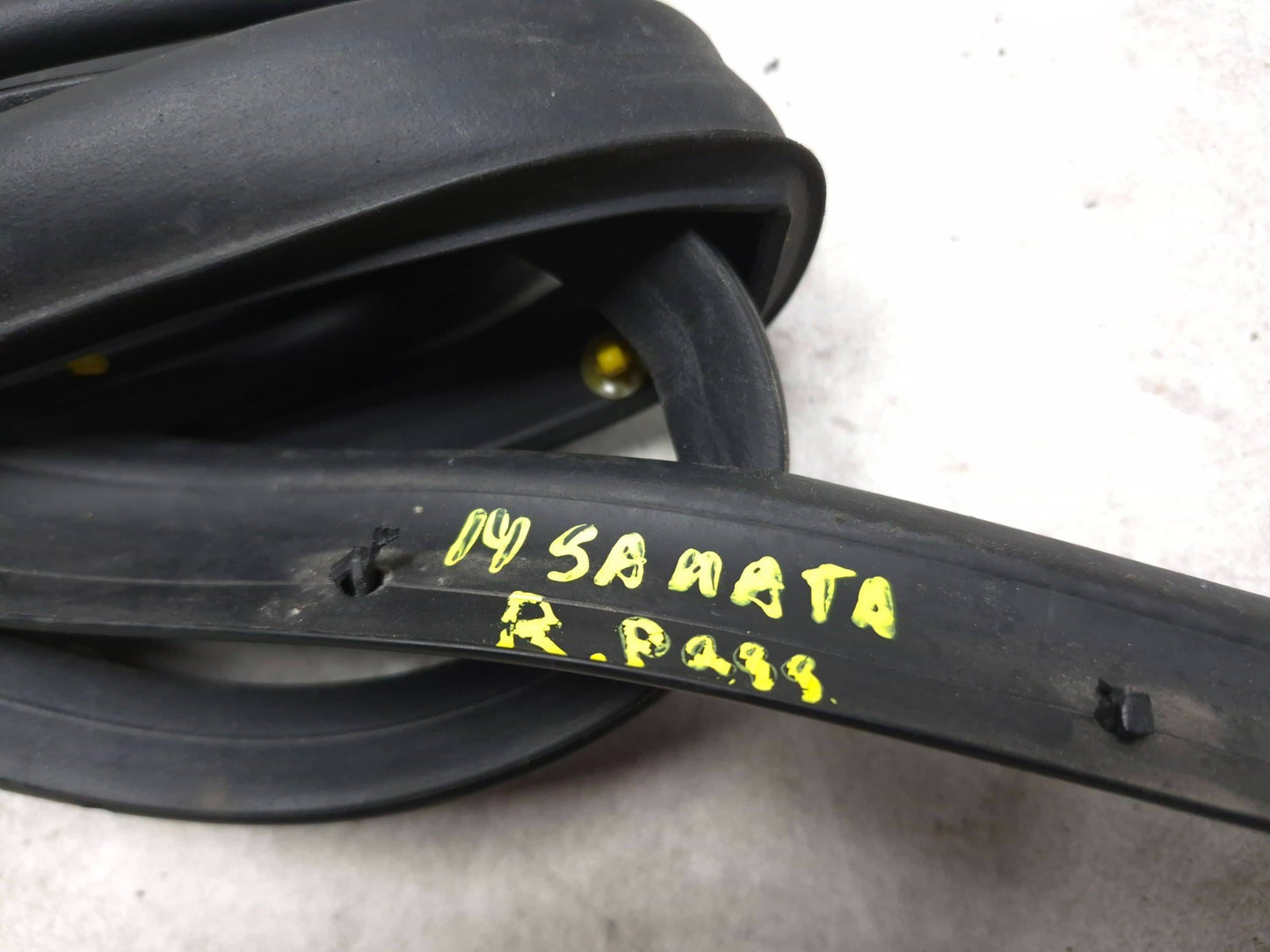 2014 Hyundai Sonata Rear Door Weatherstrip Seal Passenger Side Right 2pcs OEM