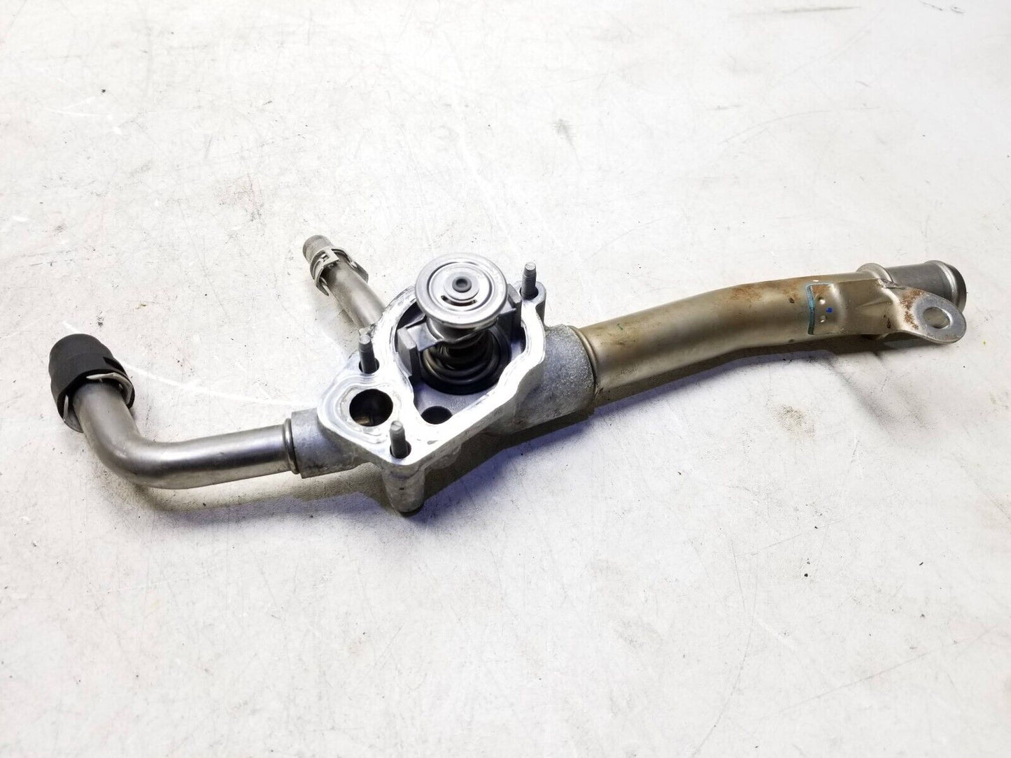 2013 - 2016 GMC Acadia Engine Thermostat & Housing 3.6l OEM