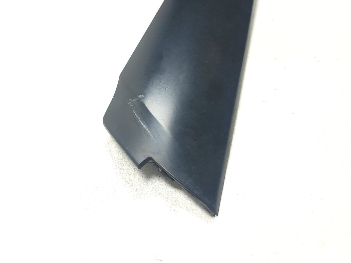 2007 Range Rover A Pillar Exterior Windshield Molding Passenger Side Right OEM