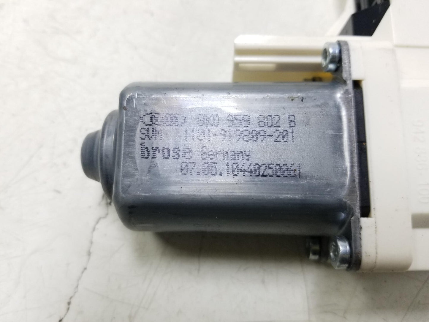 2009 - 2017 Audi Q5 Door Window Motor Front Passenger Side Right OEM