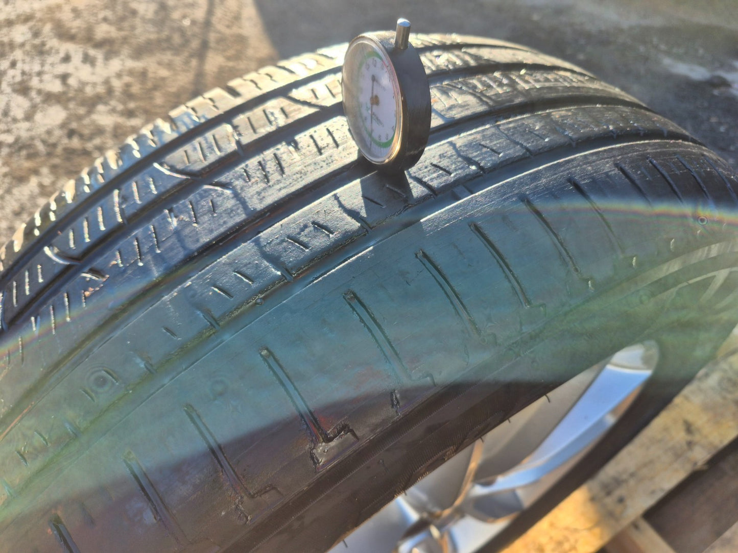 2013 Dodge Grand Caravan Sxt Wheel Rim W/ Tire Michelin 225/65 R17 6.5/32 OEM