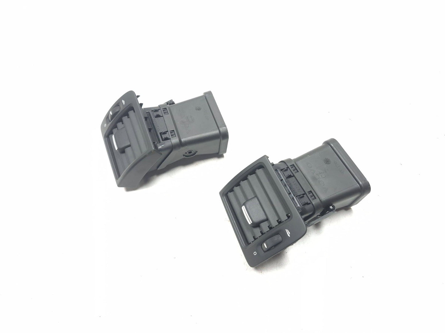 2012 Volvo C30 Dash Ac Heater Air Vent Left & Right OEM