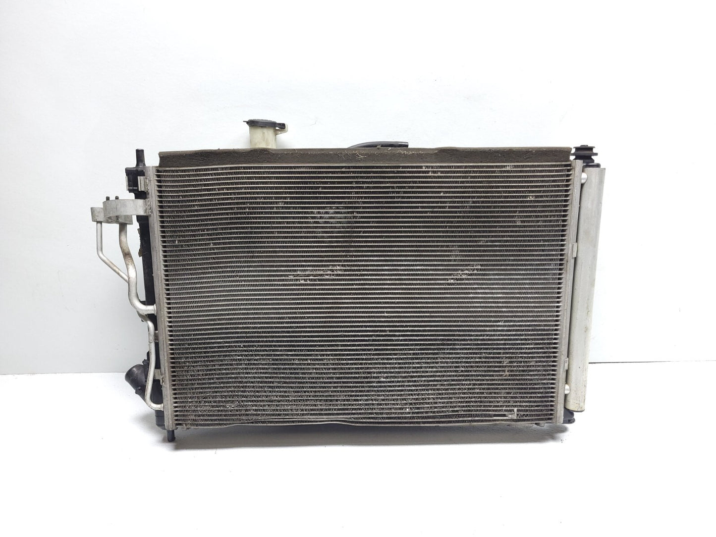 2014 Hyundai Elantra Gt A/c Condenser W/ Cooling Fan Assy OEM