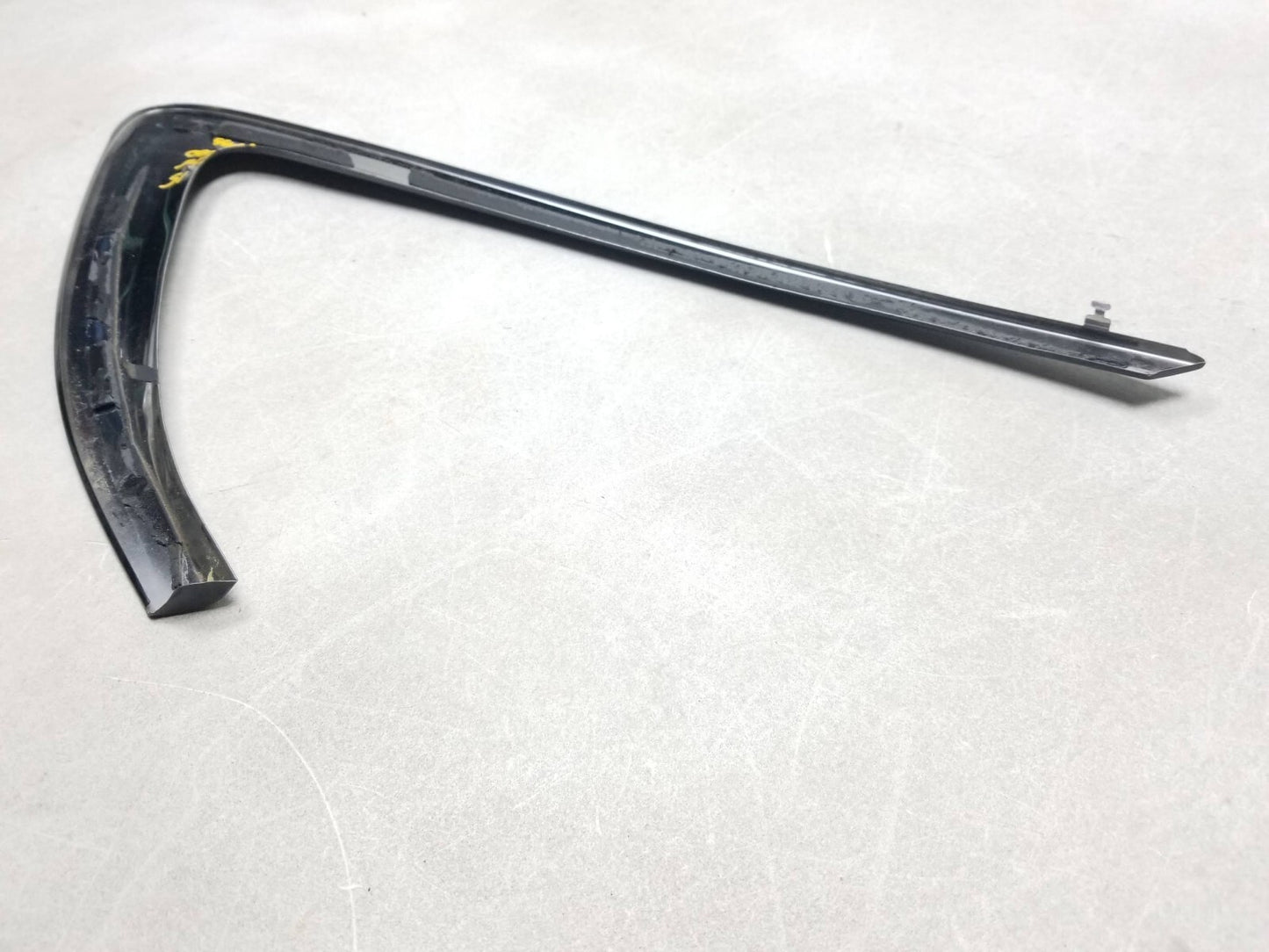 2015 Chrysler 200 Rear Quarter Glass Trim Molding Passenger Side Right OEM