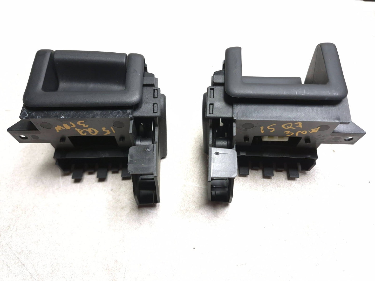 2015 Audi Q7 Rear 3rd Row Seat Headrest & Fold Latch OEM