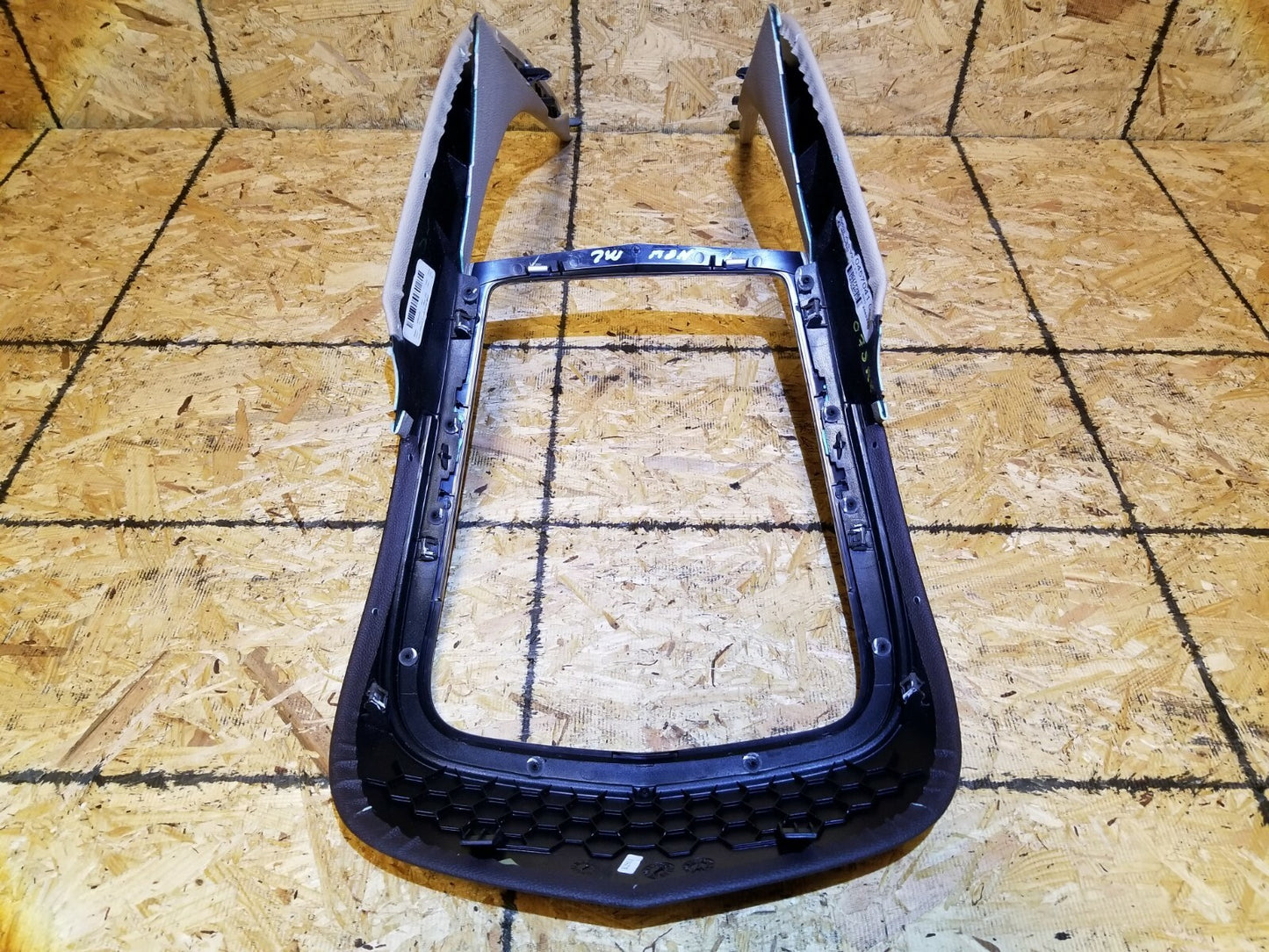 2007 Cadillac SRX Front Center Console Radio Climate Trim Bezel OEM