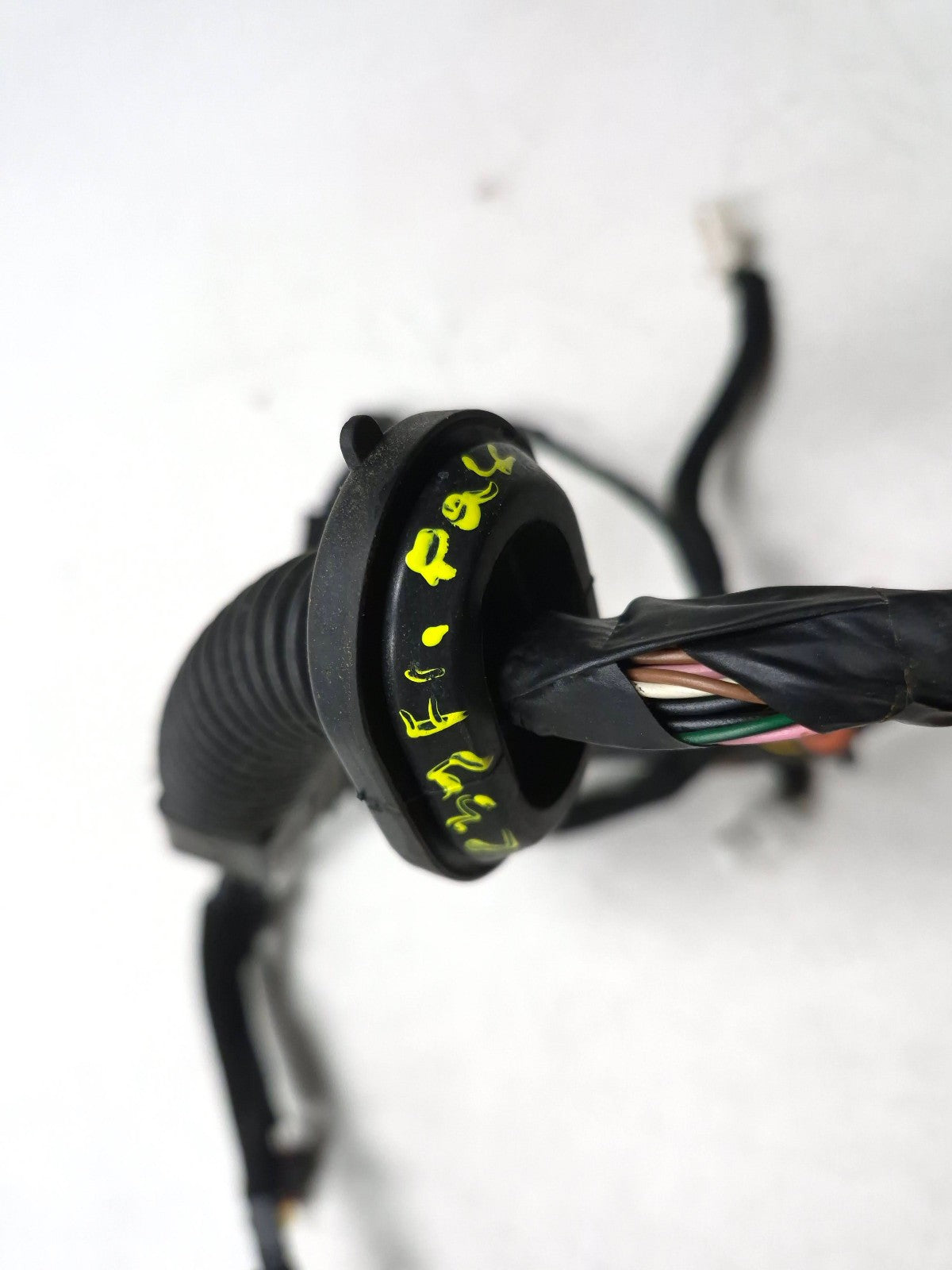 2014 Hyundai Accent Front Right Door Wire Harness OEM 91610-1r165