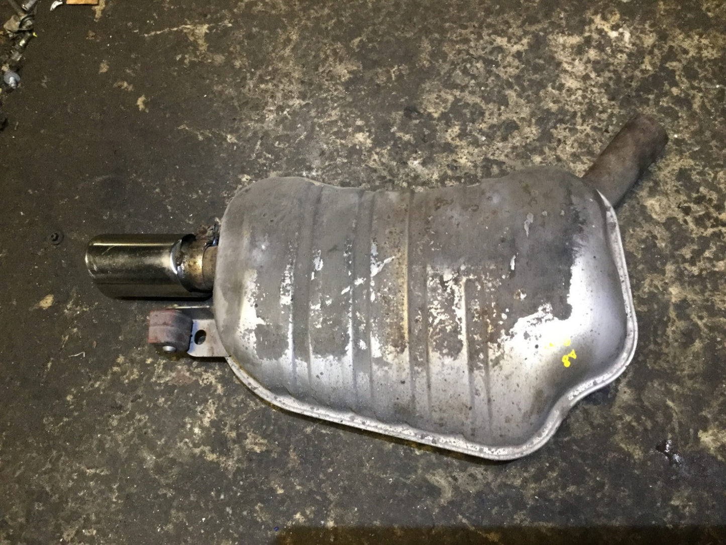 03 04 05 06 D3 Audi A8l Rear Exhaust Muffler Right Pass Side Oem. 4e0253612 AC