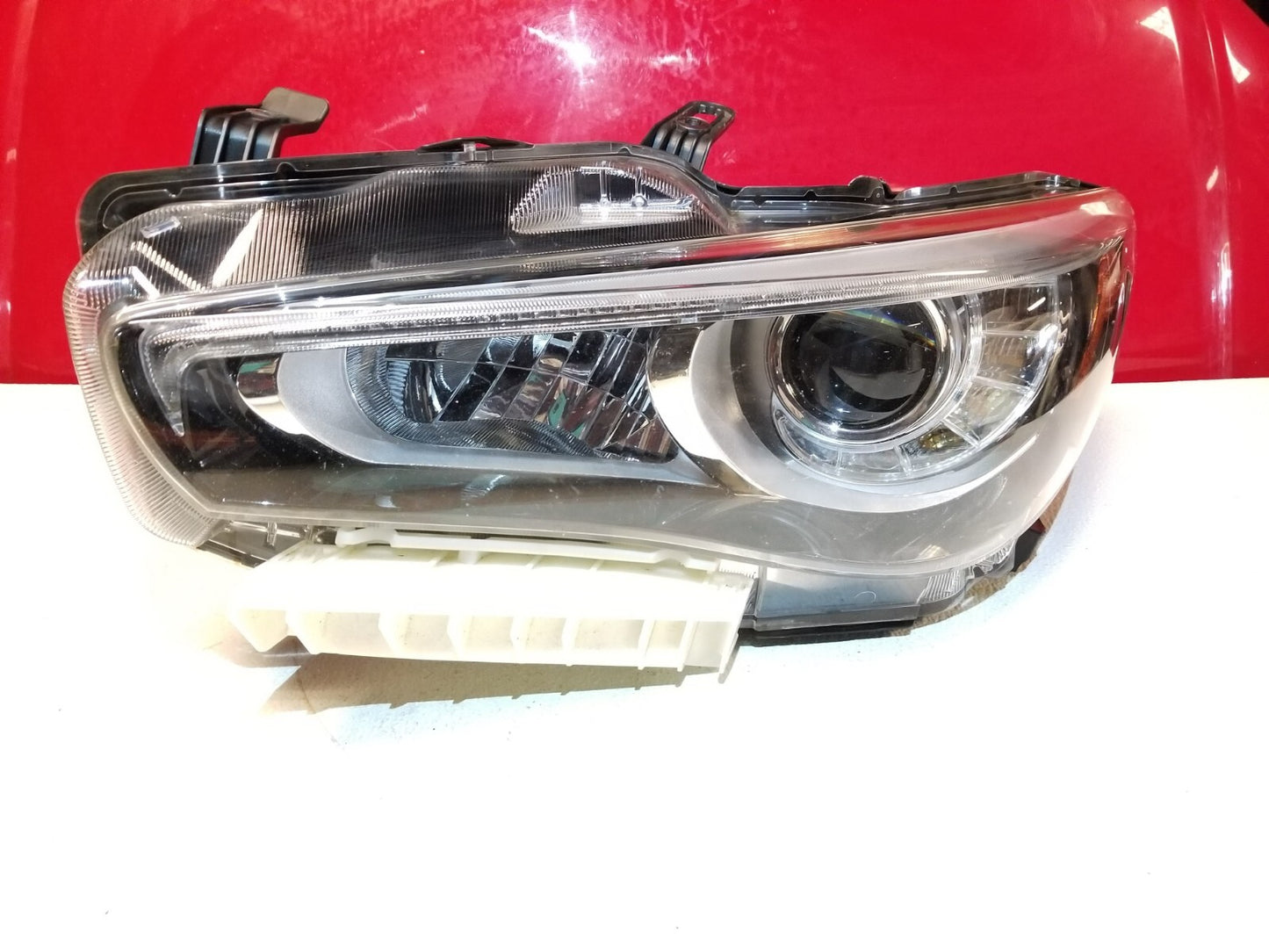 2016 2017 2018 2019 Infiniti Q50 Headlight Left Driver Side *** Broken Tab ***