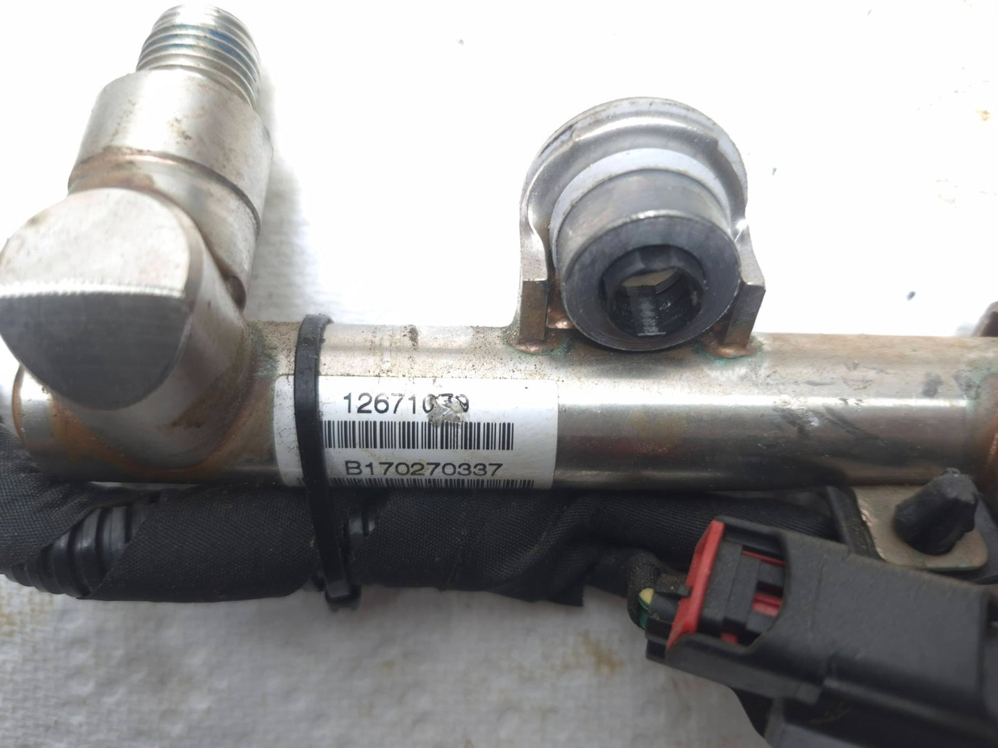 2017 Cadillac Xt5 Fuel Rail W/ Injector 3.6l OEM