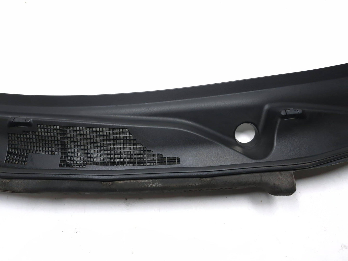 2011 Nissan Juke Windshield Wiper Motor Cover Cowl OEM