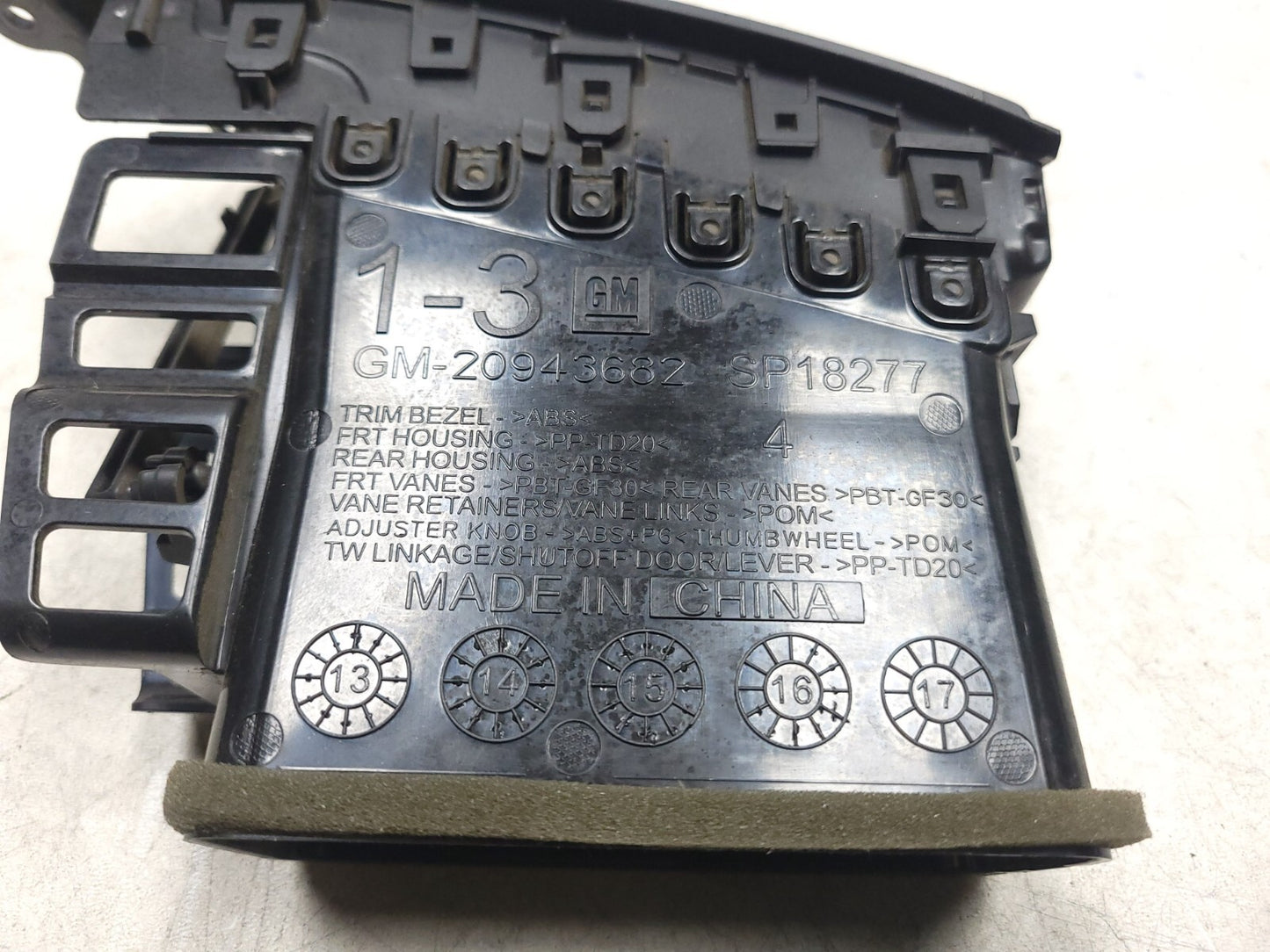 2014 - 2019 Silverado 1500 Center Air Vent Grill Dash Dashboard Left & Right OEM