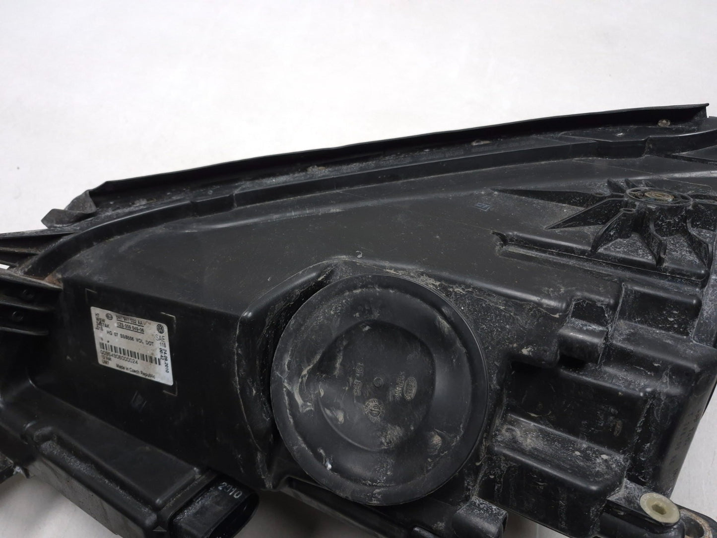 2011 Volkswagen Tiguan Headlight Left & Right Xenon OEM
