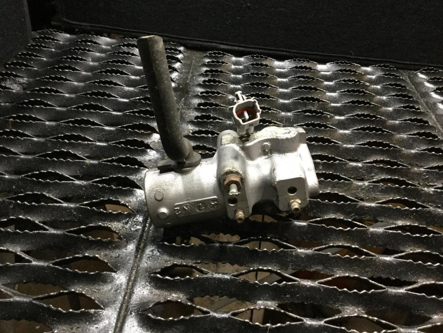 04 05 06 07 08 09 Toyota Prius Brake Master Cylinder Simulator Solenoid OEM