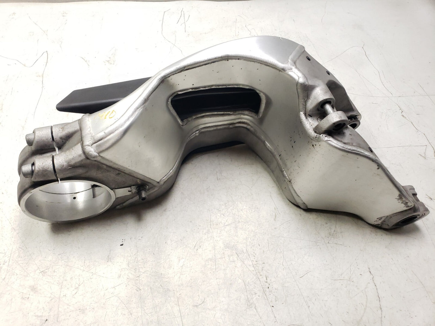 2008 - 2010 Ducati 848 Rear Swing Arm Frame 37531421c OEM