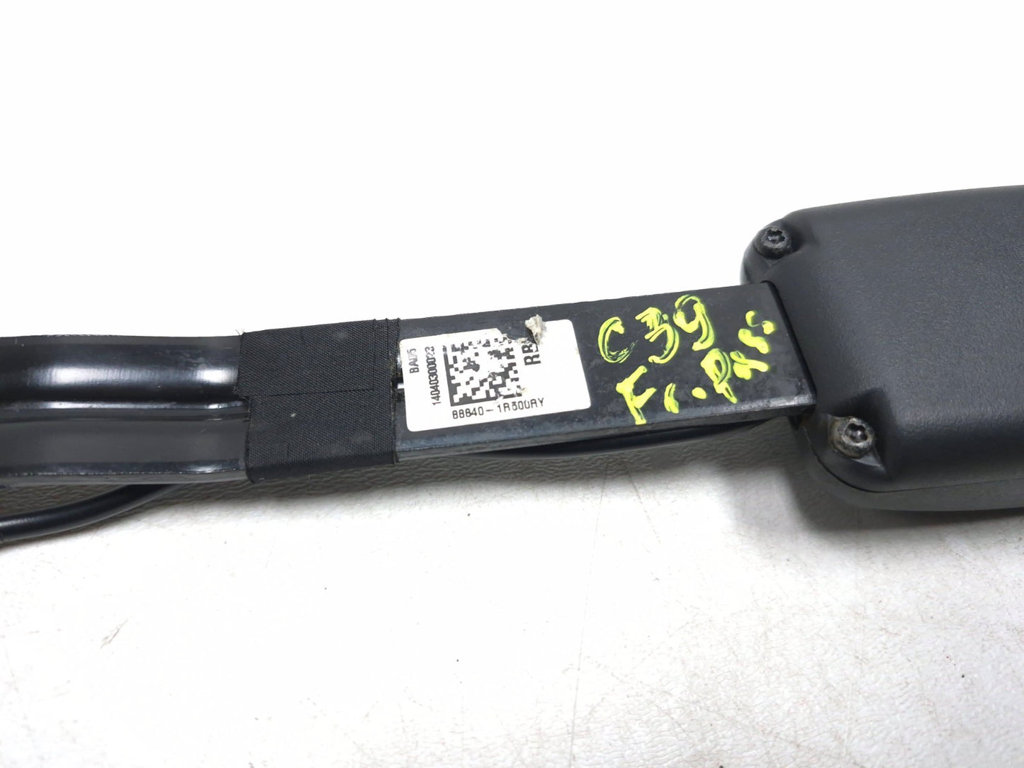 2014 Hyundai Accent Seatbelt Buckle Front Passenger OEM