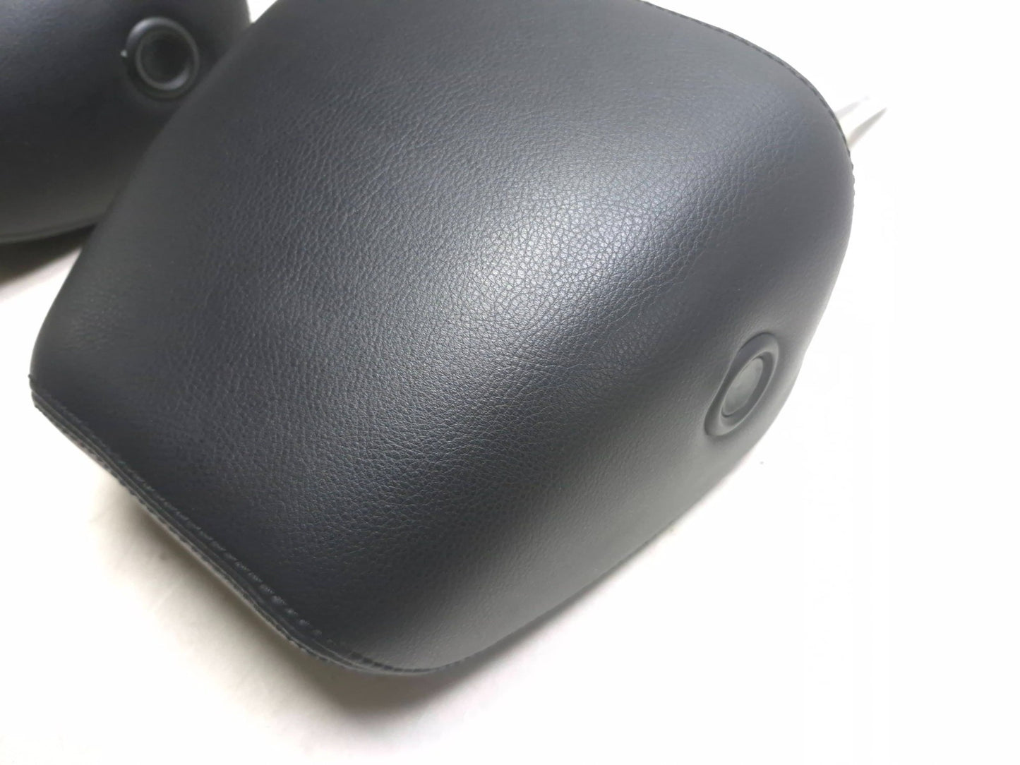 2011 Volkswagen Tiguan Front Seat Headrest Left & Right OEM