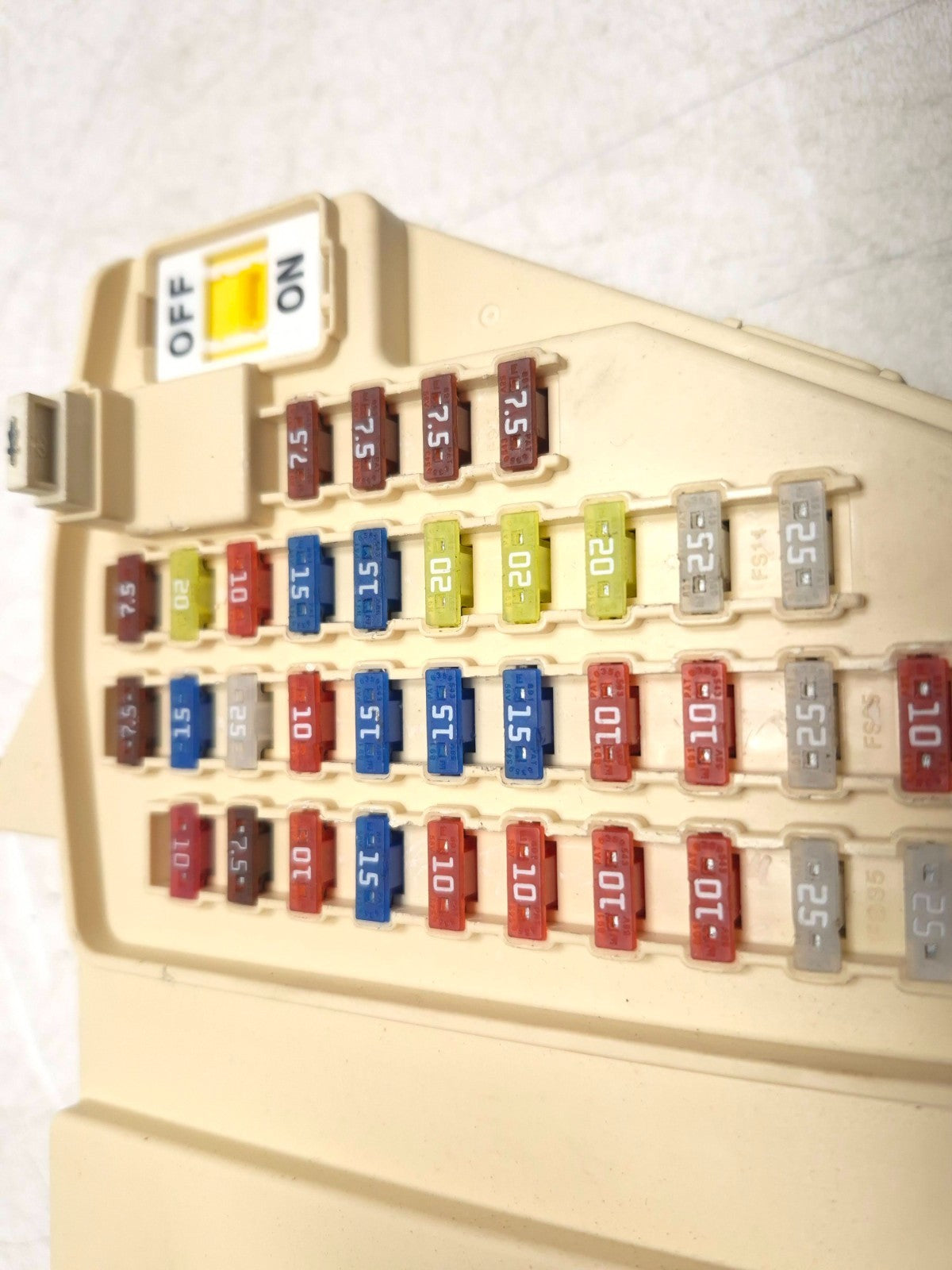 2013 Hyundai Genesis Cabin Fuse Relay Box Fusebox OEM