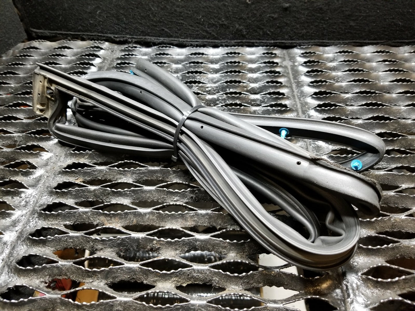 05 06 07 08 09 Toyota Prius Rear Left Driver Side Door Weatherstrip Seal  OEM