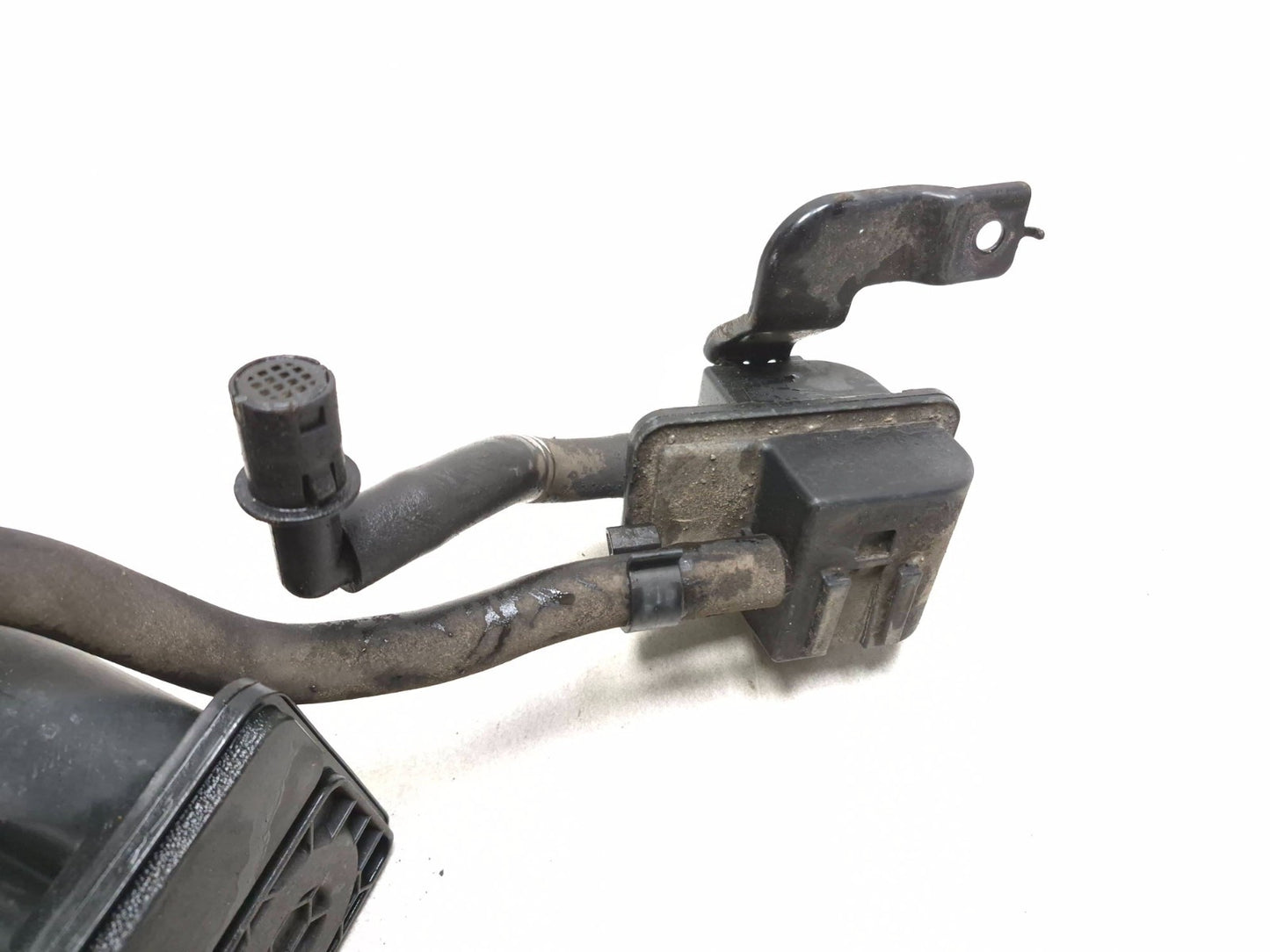 2018 Nissan Altima Fuel Vapor Evaporator Emission Canister  2.5l OEM
