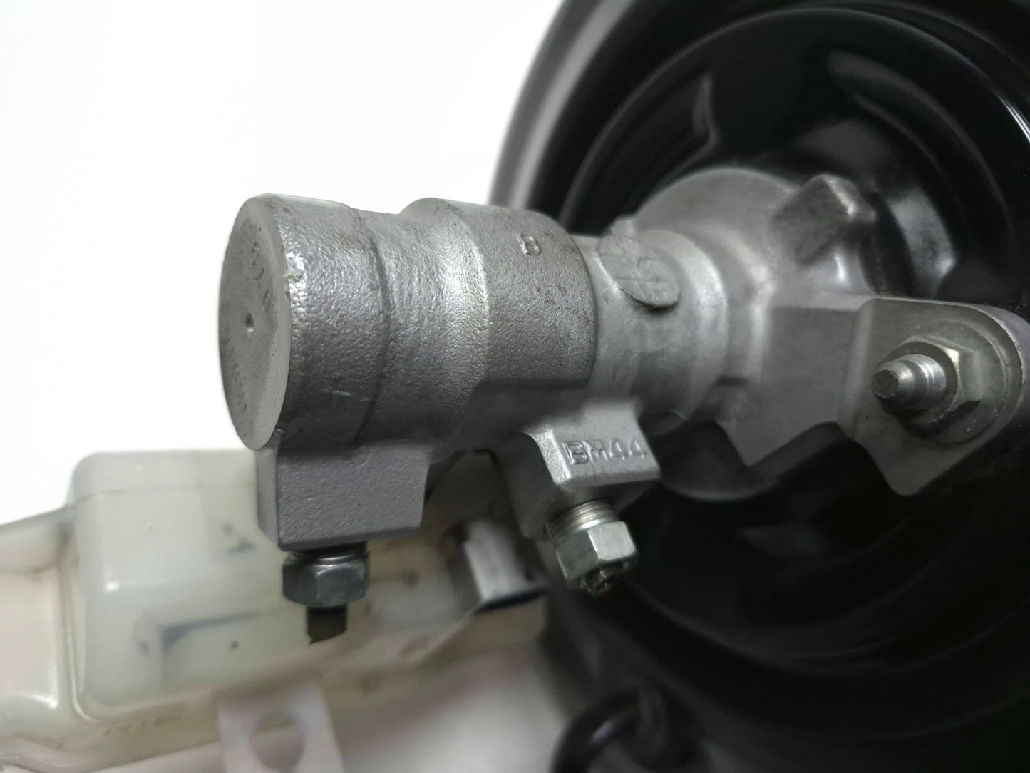 2011 Nissan Juke Power Brake Booster W/ Master Cylinder OEM