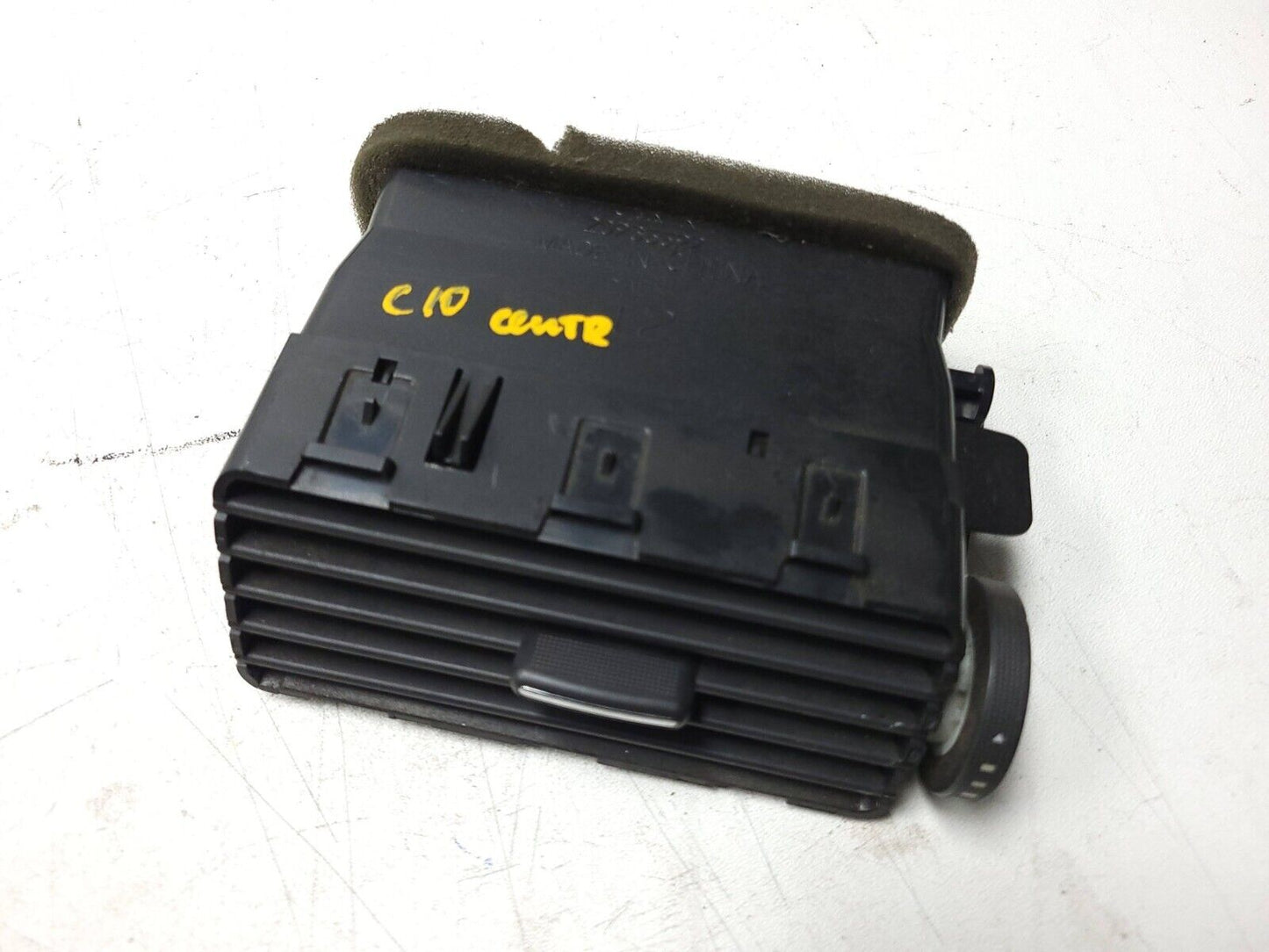 2010- 2014 Chevrolet Suburban Console Air Vent Grille W Center Left & Right OEM