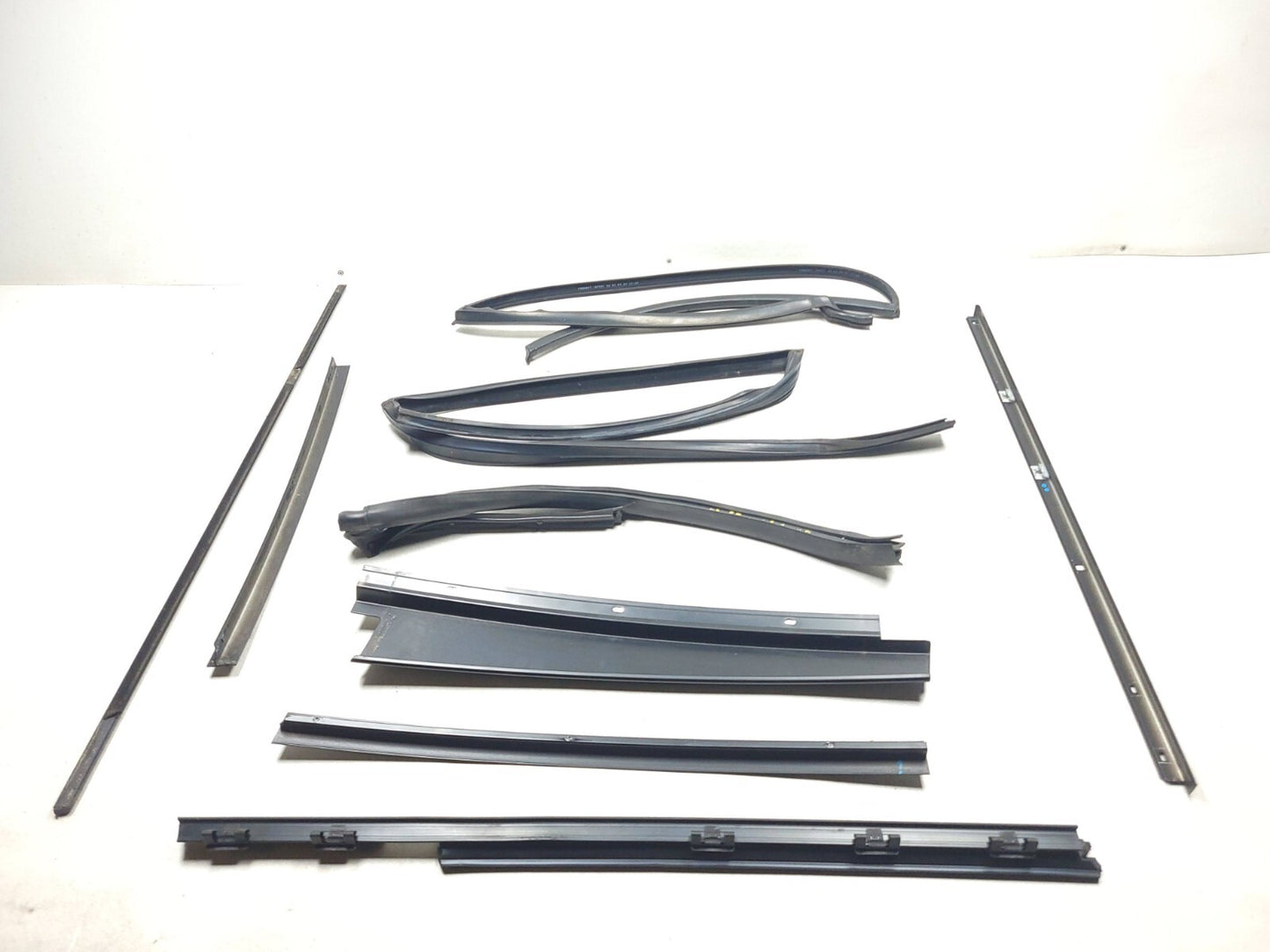 2007 Range Rover Rear Door Molding & Weatherstrip Seal Driver Side Left Set OEM
