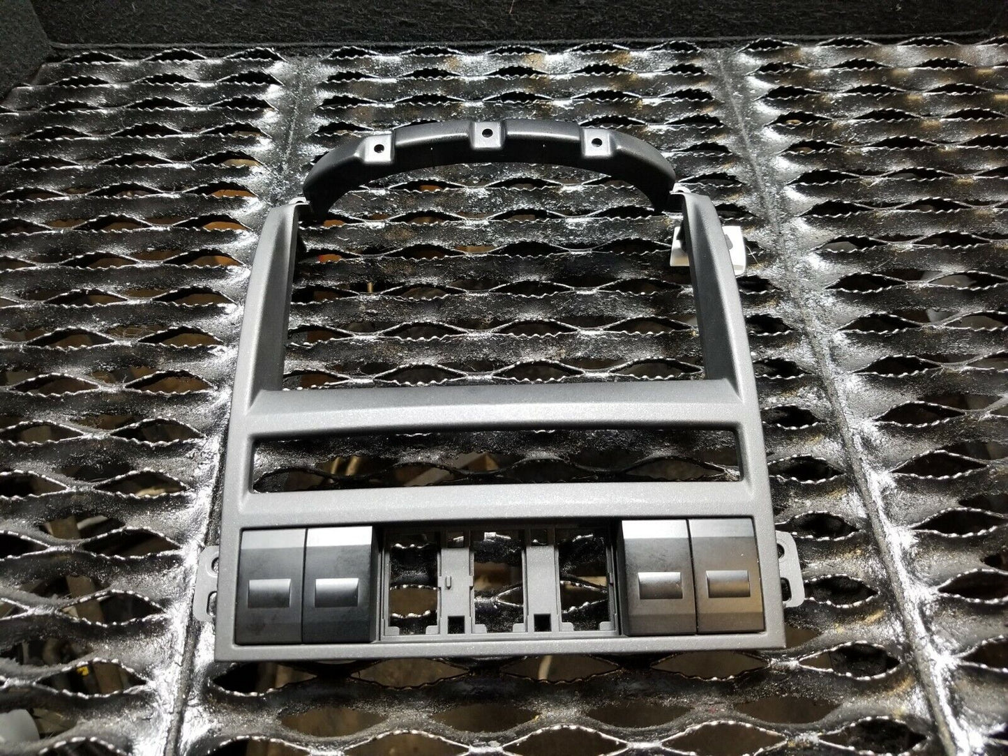 05 2005 Kia Sorento Center Dash Radio AC Climate Trim Bezel Panel OEM #96