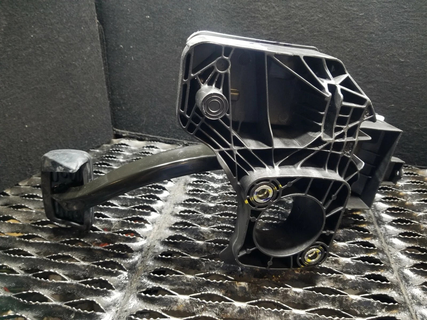2017 Chevrolet Malibu Brake Pedal OEM