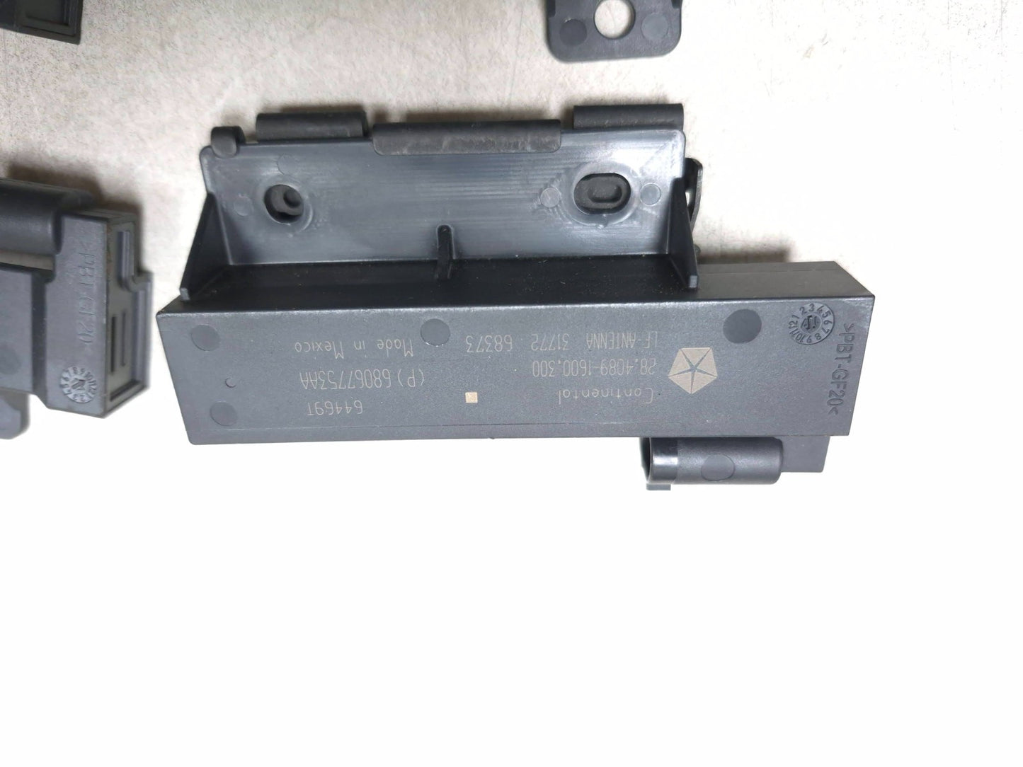 2018 Chrysler 300 Keyless Entry Antenna Receiver Module 4pcs OEM