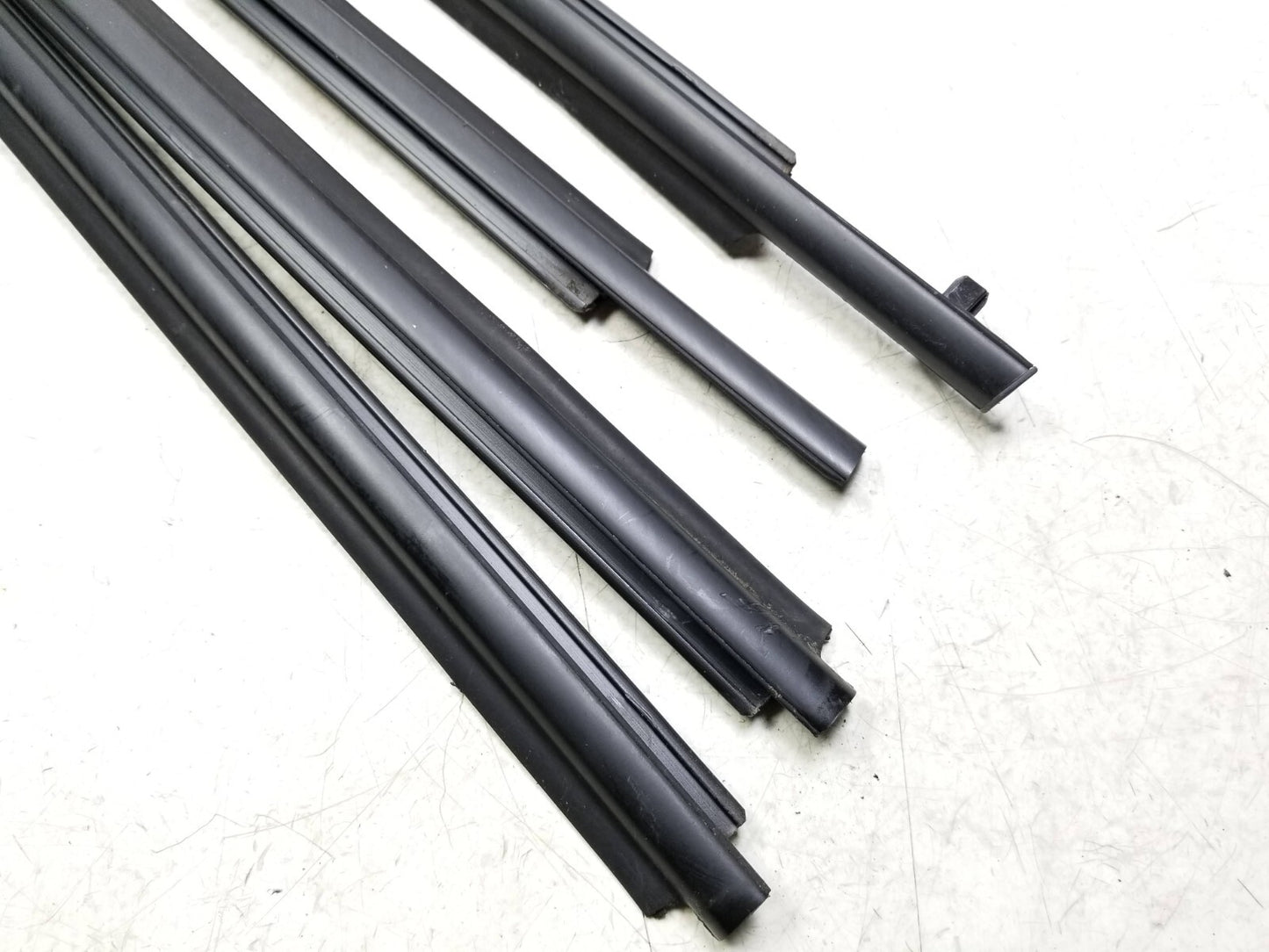2011 Scion Xb Door Window Glass Belt Seal Molding 4pcs OEM
