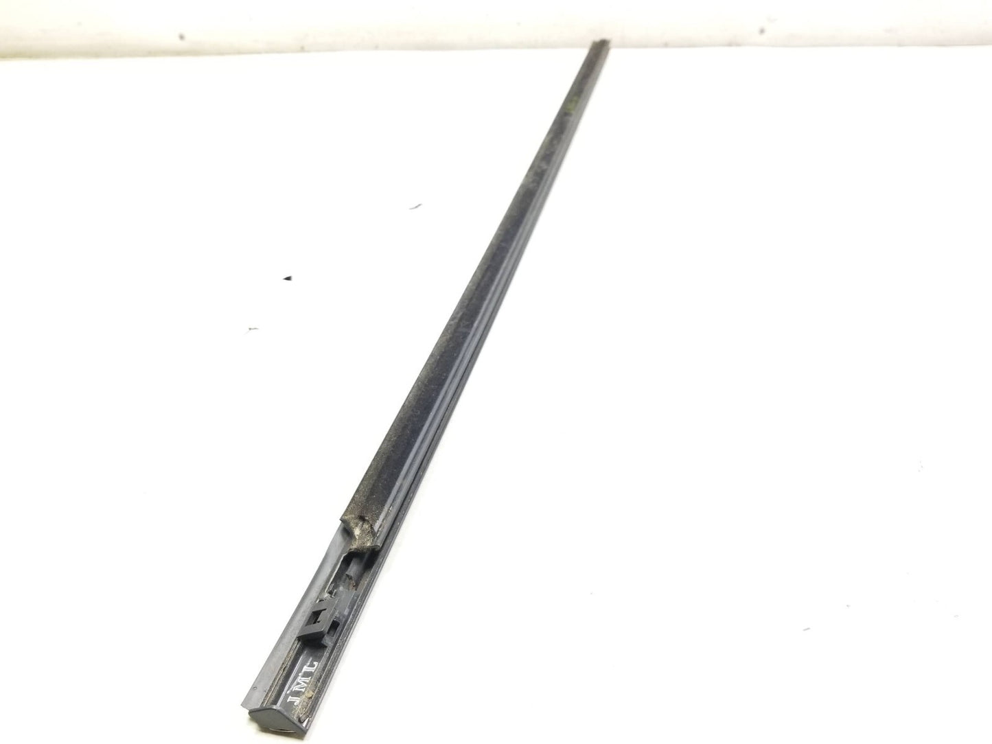 2008 - 2015 Nissan Rogue Front Door Window Belt Seal Driver Side Left 2pcs OEM