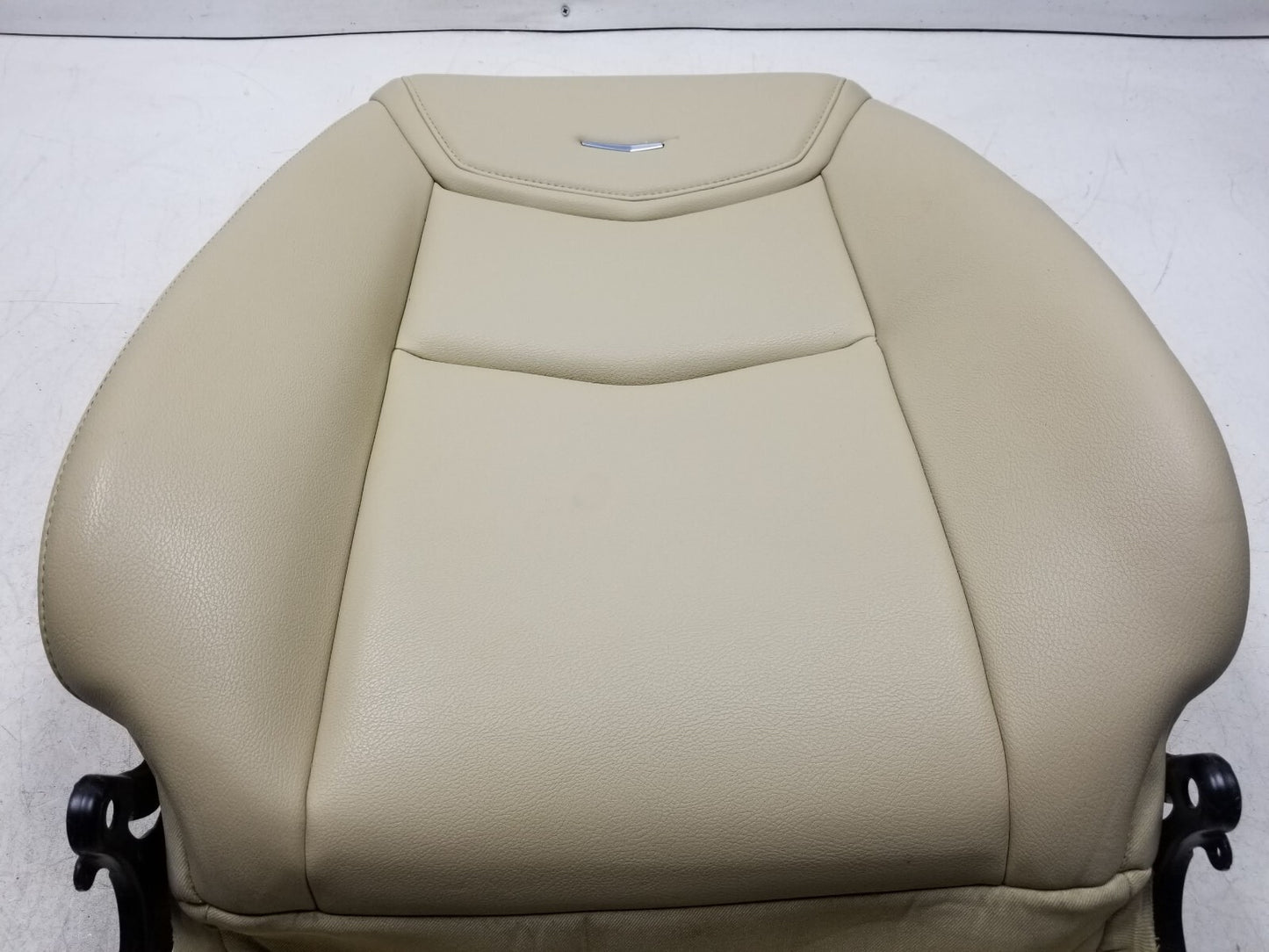 2017 Cadillac Xt5 Front Passenger Seat Backrest Upper Cushion OEM