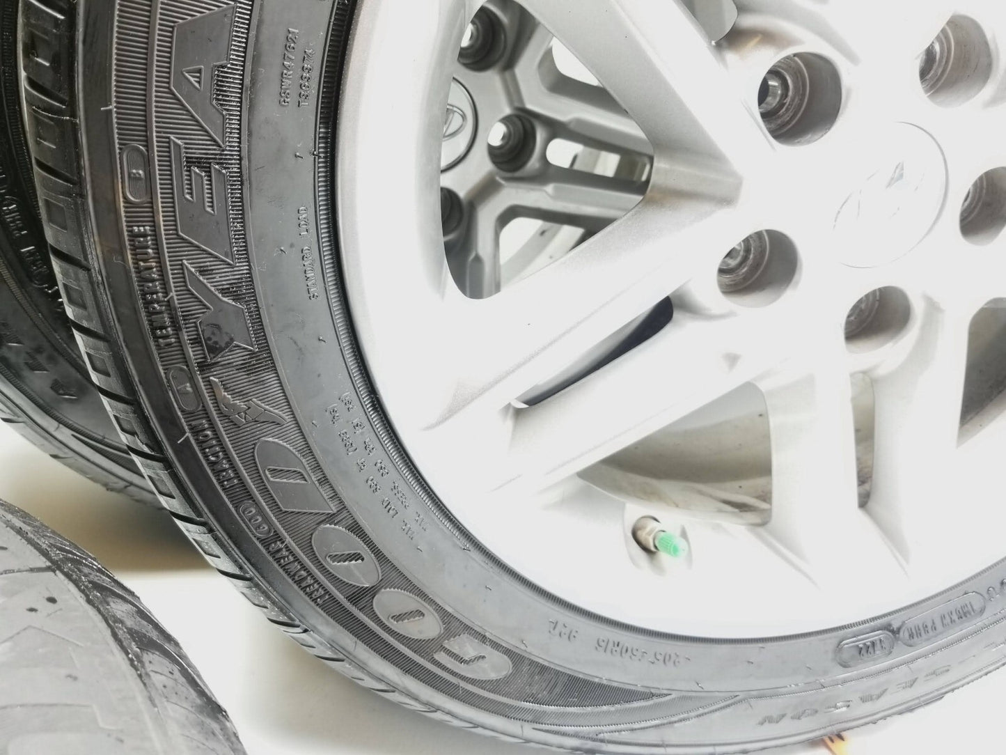 2019 Hyundai Kona Wheel Rim W/ Tire 205/60r16 4pcs OEM 29k Miles