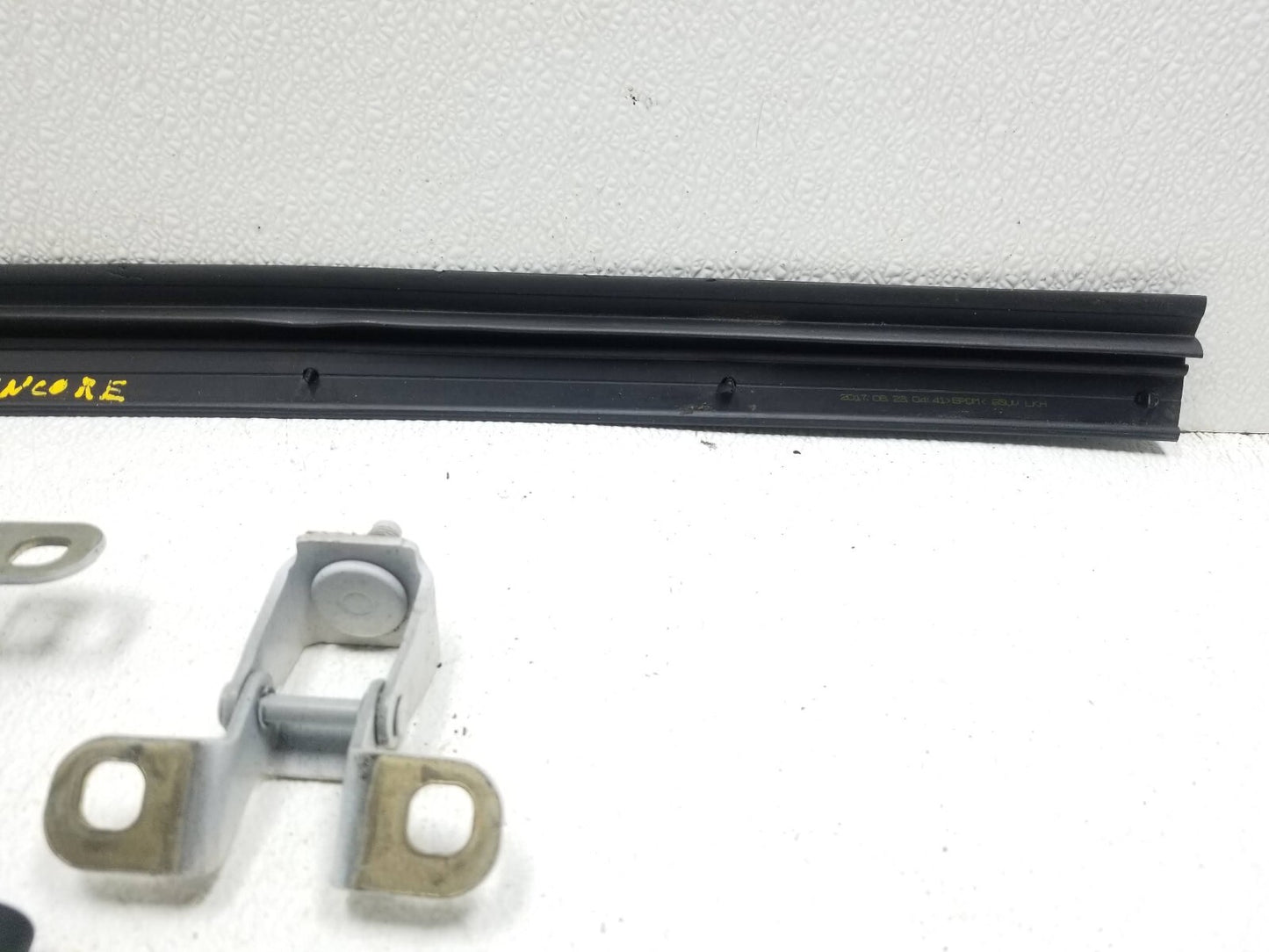 2018 Buick Encore Rear Liftgate Hinge 2pcs W/ Seal & Bolt 4pcs OEM