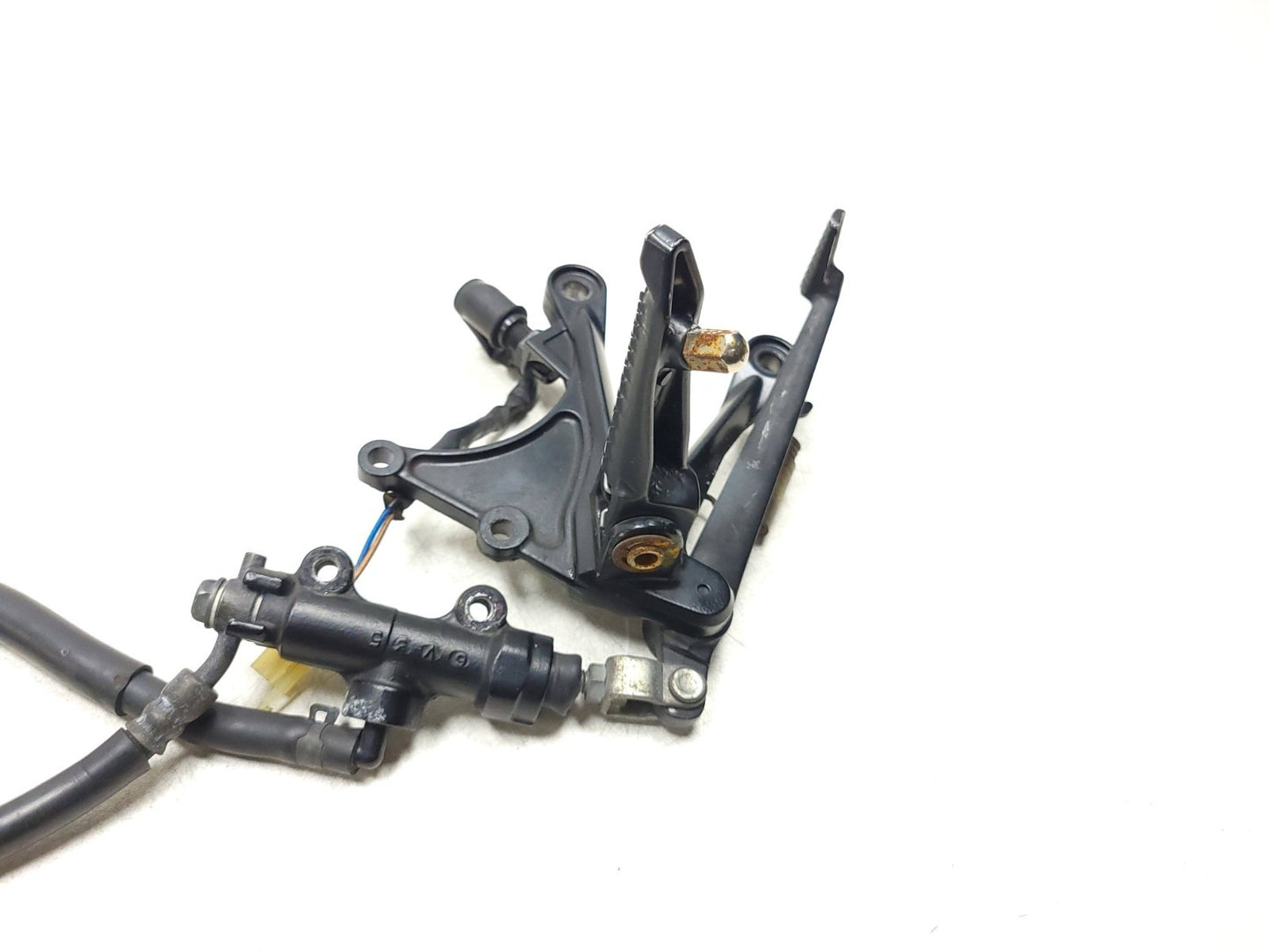 2007 Kawasaki Ninja Zx-6r Zx600  Rear Brake Master Cylinder W/ Footrest Assy OEM