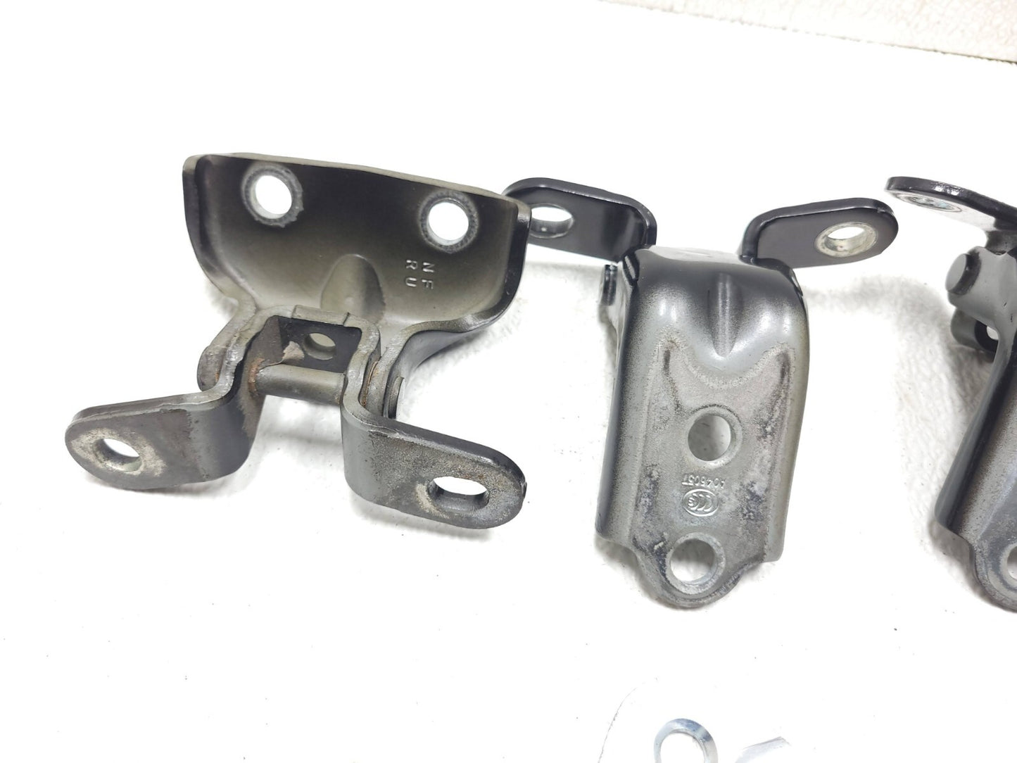 2016 Hyundai Elantra Door Hinge Front & Rear Left Driver Side Set OEM