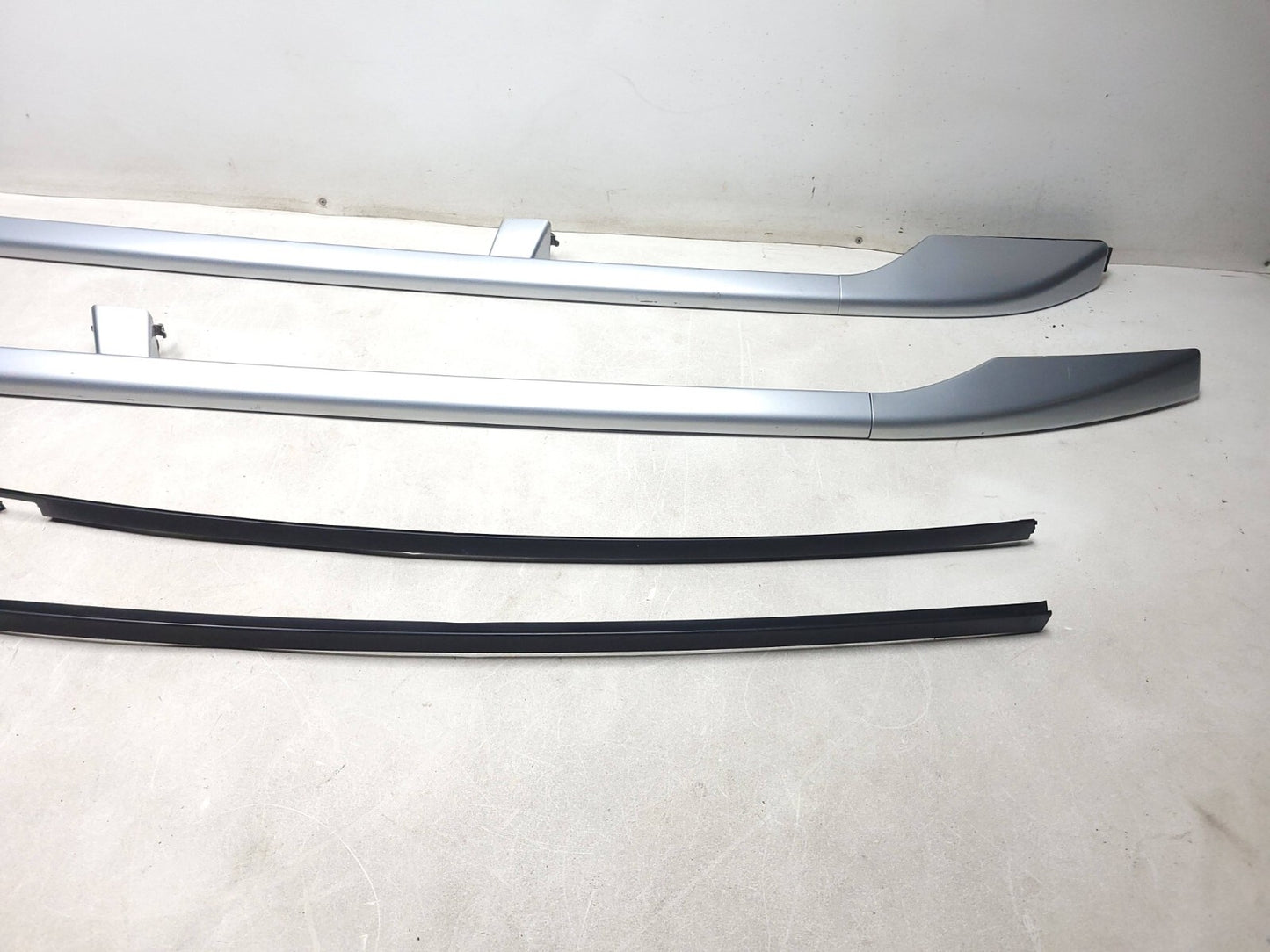 2009 Mitsubishi Outlander Roof Rack Rail Left & Right OEM