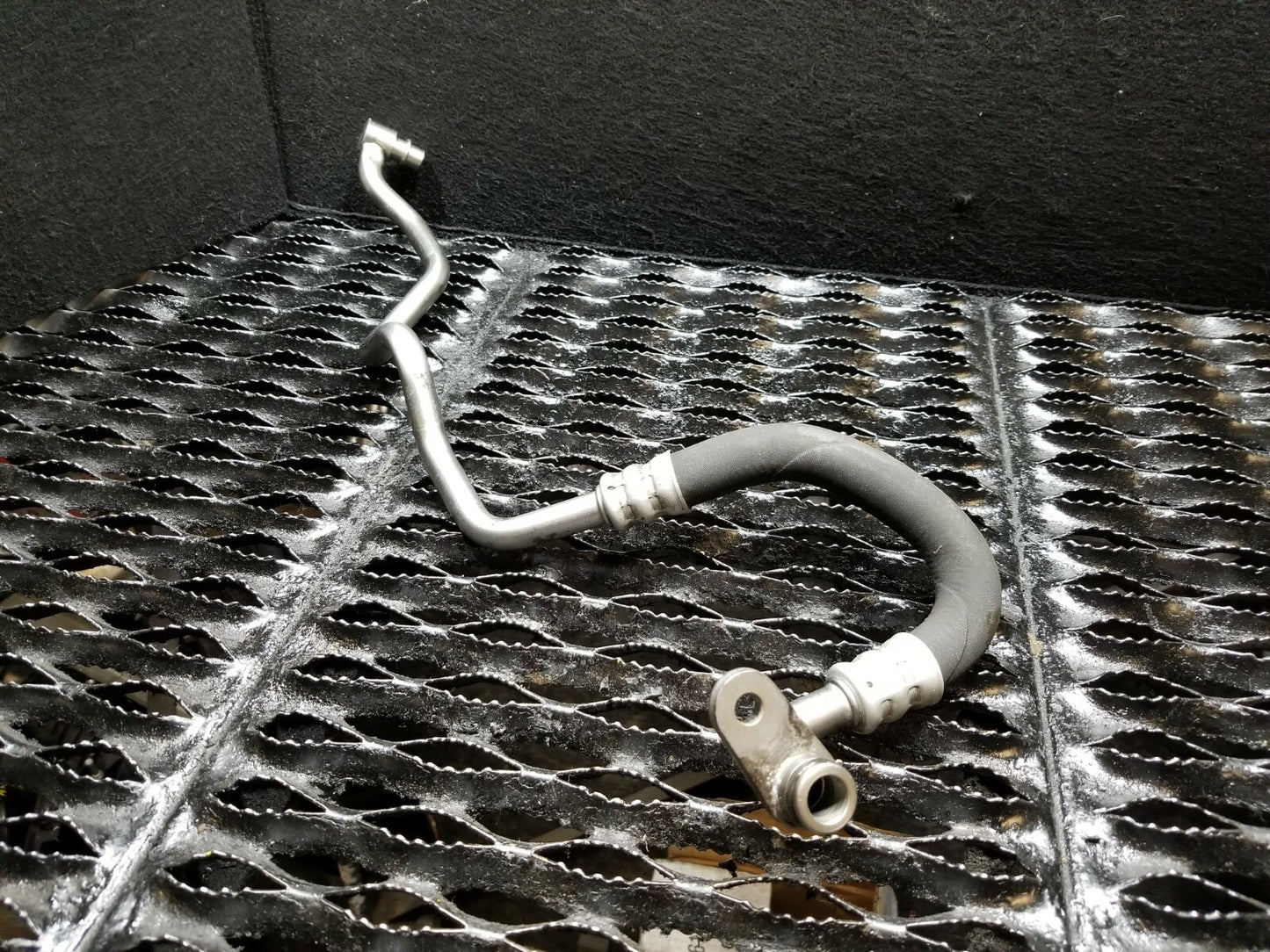 06 07 08 09 10 BMW 650i E63 N62 Engine Oil Cooler Pipe Line Upper OEM