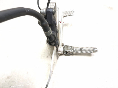 2002 Yamaha Yzf-r6 Rear Brake Master Cylinder & Right Footrest W/brake Pedal OEM
