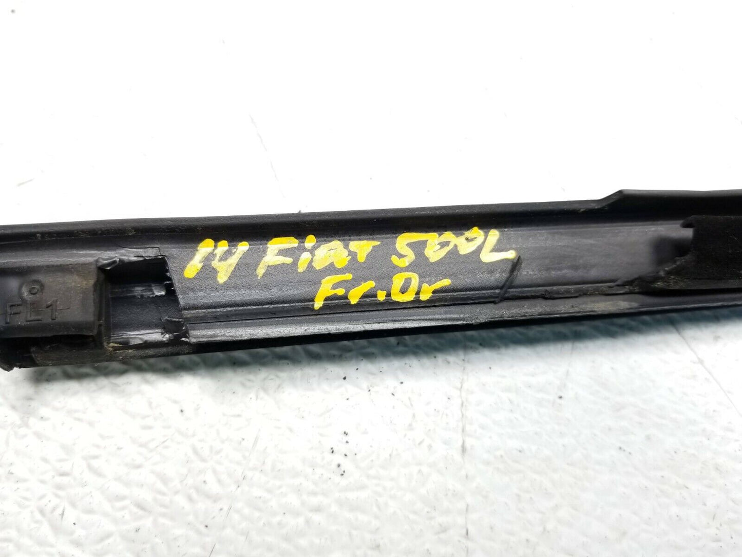 14-17 Fiat 500l Door Window Belt Seal Molding Front Driver Left Side OEM